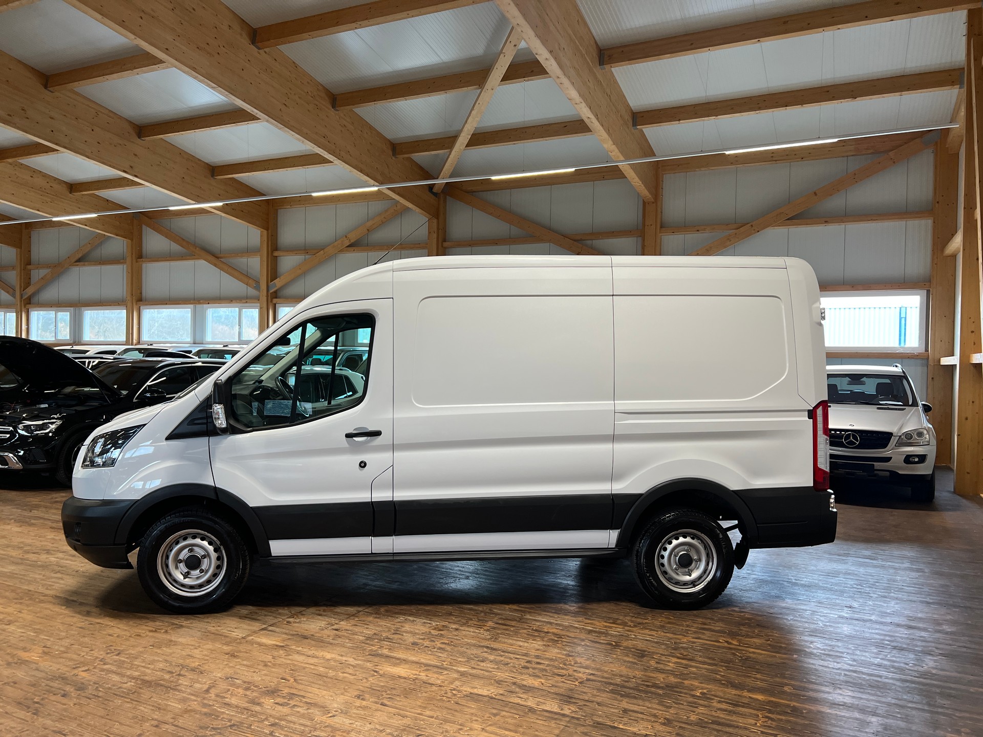 FORD Transit Van 350 L2 Ambiente 2.0 TDCi 130 4WD-image-6