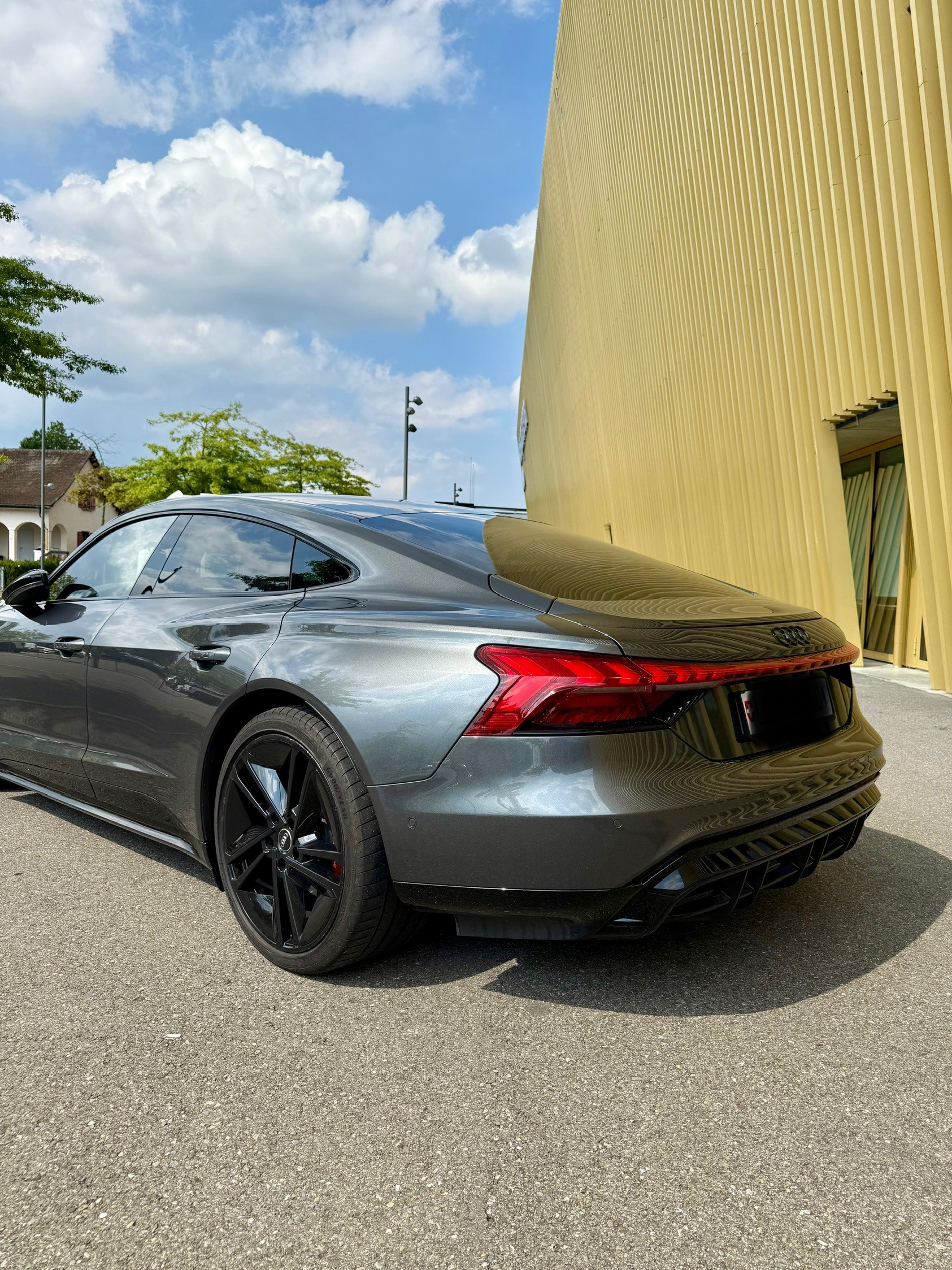 AUDI e-tron GT quattro-image-3