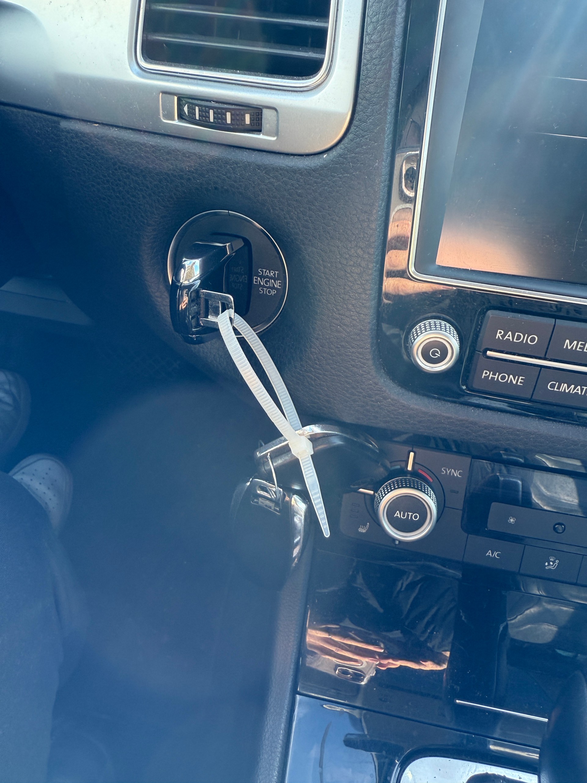 VW Touareg 3.0 TDI BMT Peak Tiptronic-image-16