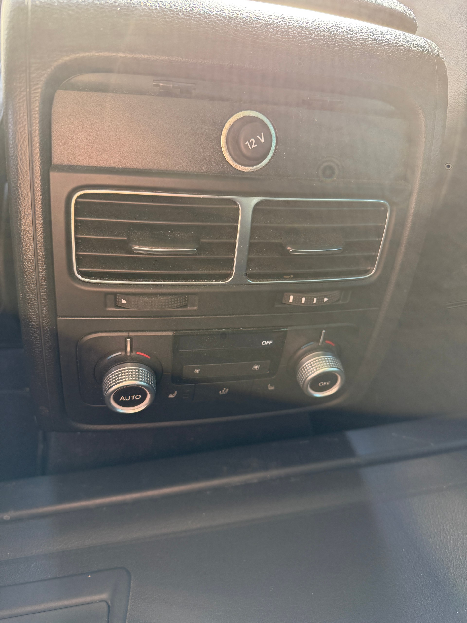 VW Touareg 3.0 TDI BMT Peak Tiptronic-image-19