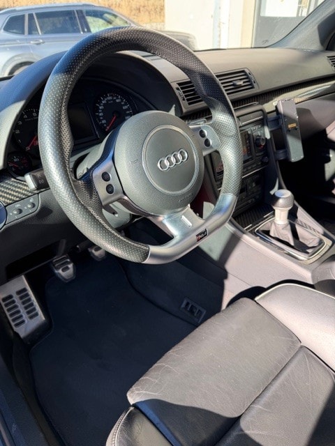 AUDI RS4 Avant 4.2 V8 quattro-image-10