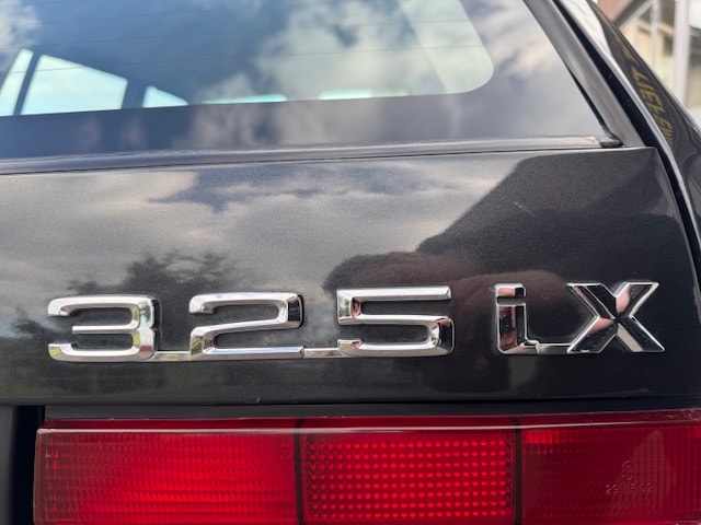 BMW 325iX Touring-image-9