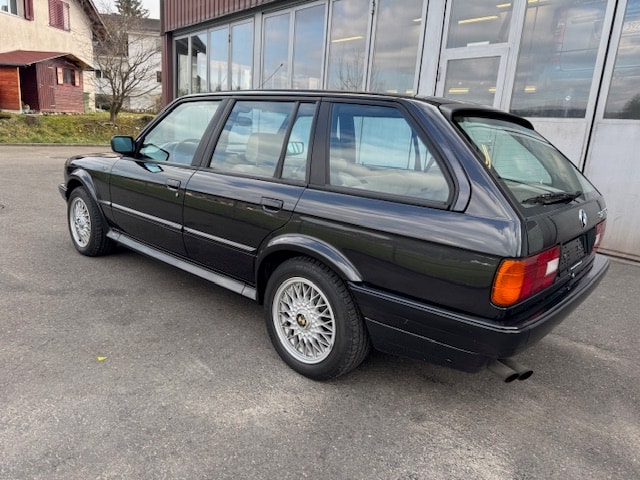 BMW 325iX Touring-image-6