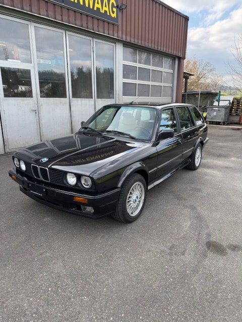BMW 325iX Touring-showroom-element-1