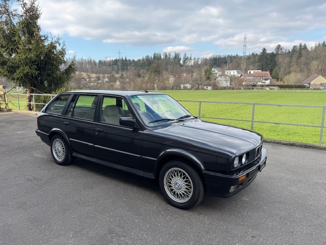 BMW 325iX Touring-showroom-element-3