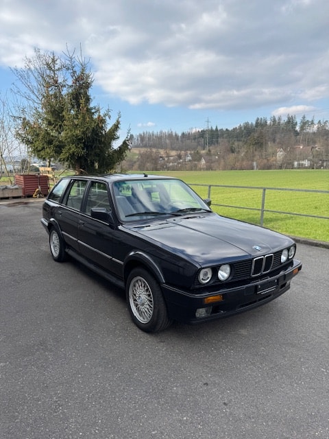 BMW 325iX Touring-showroom-element-2