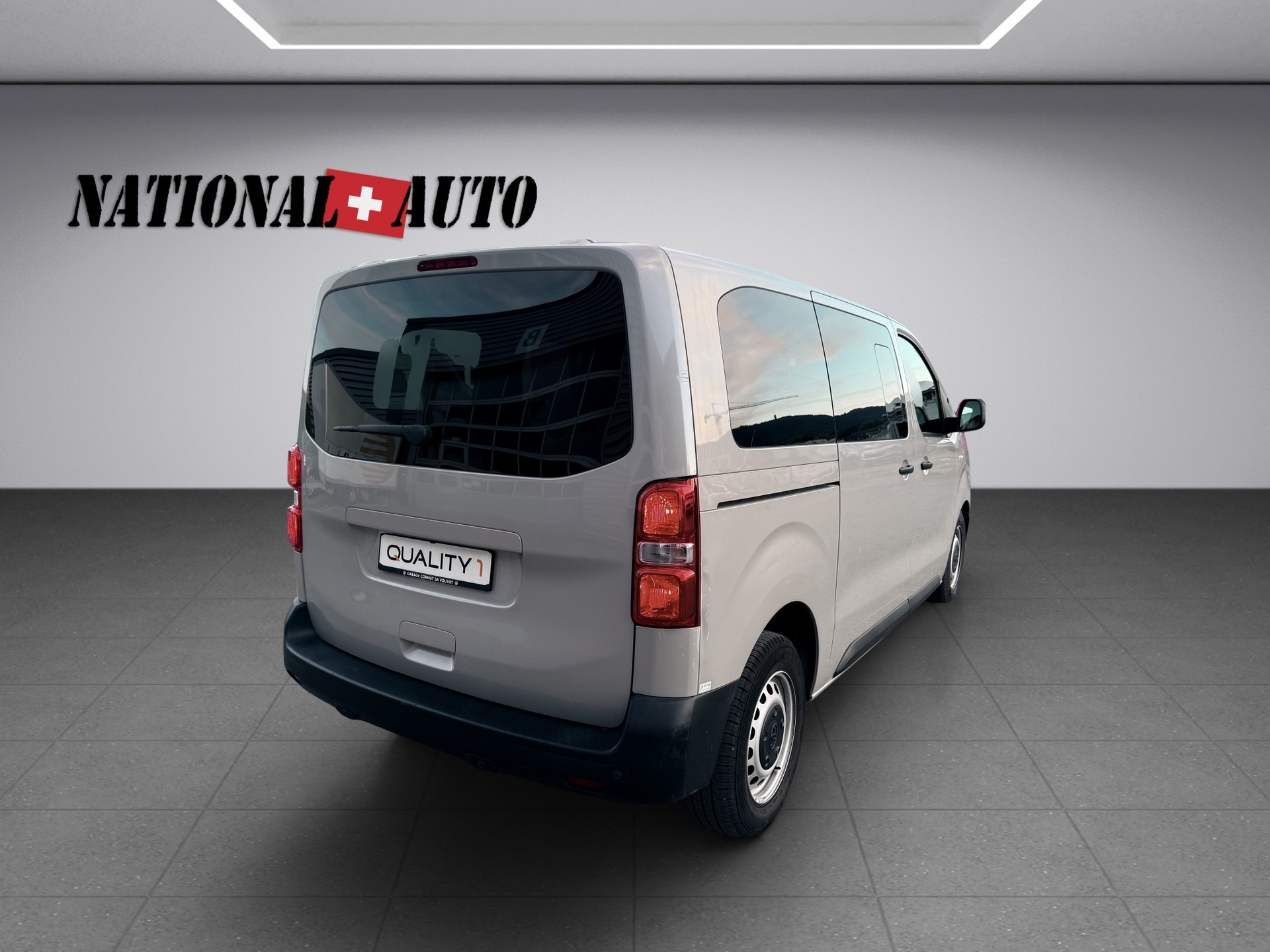 TOYOTA Proace 2.0D Combi L1 Medium 4x4-image-3