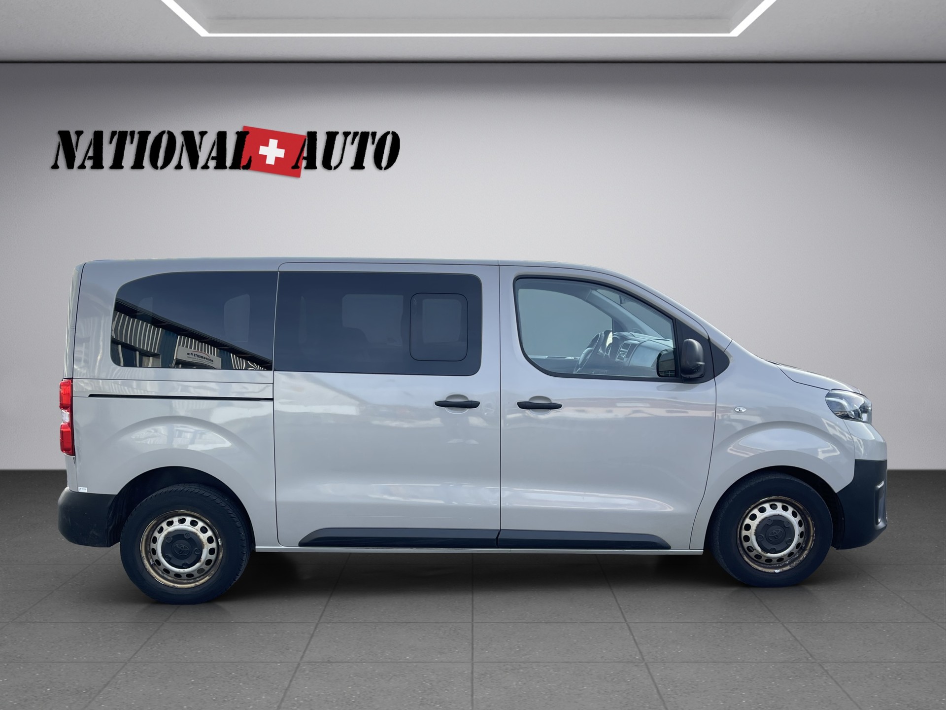 TOYOTA Proace 2.0D Combi L1 Medium 4x4-image-4