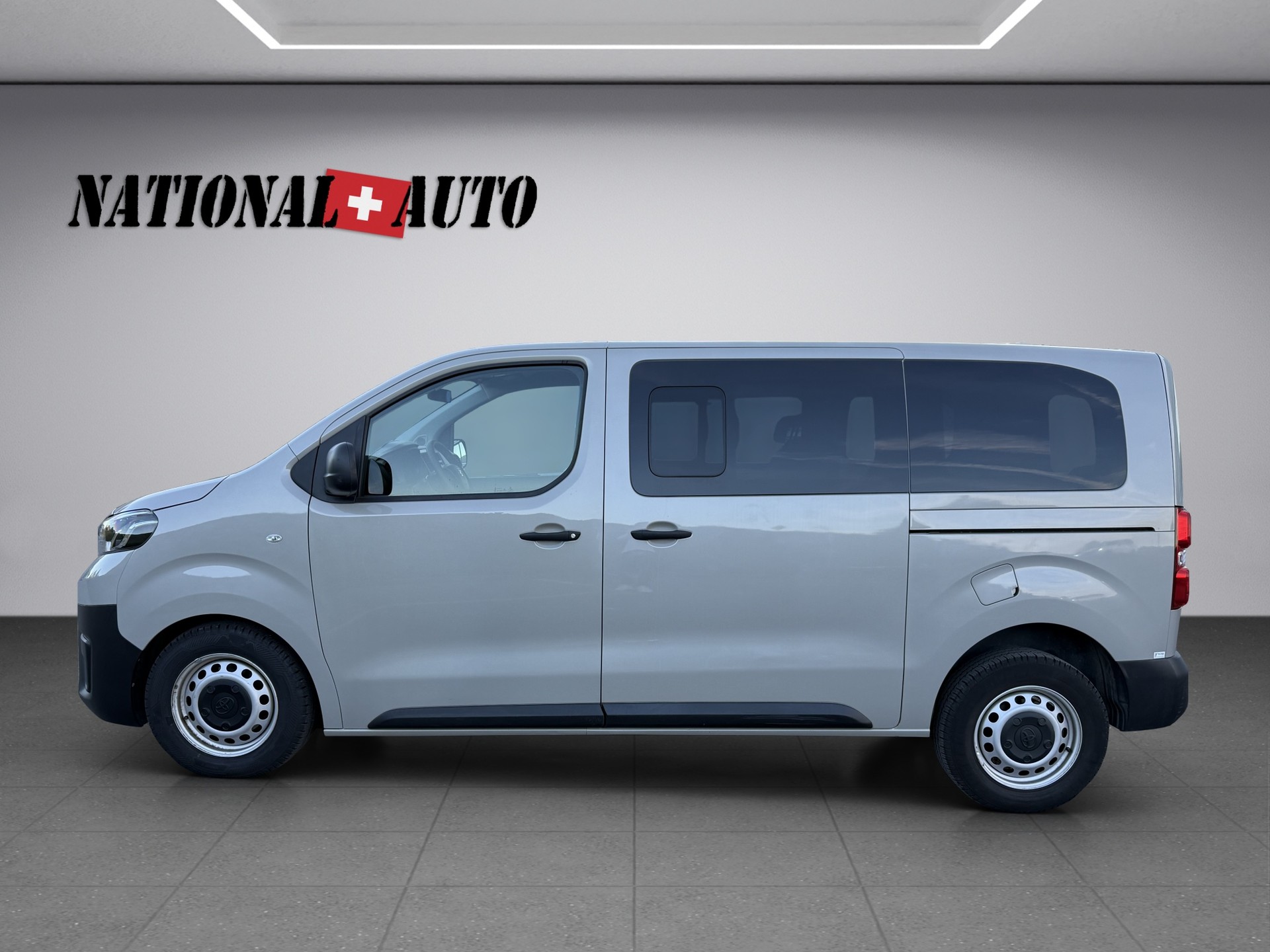 TOYOTA Proace 2.0D Combi L1 Medium 4x4-image-1
