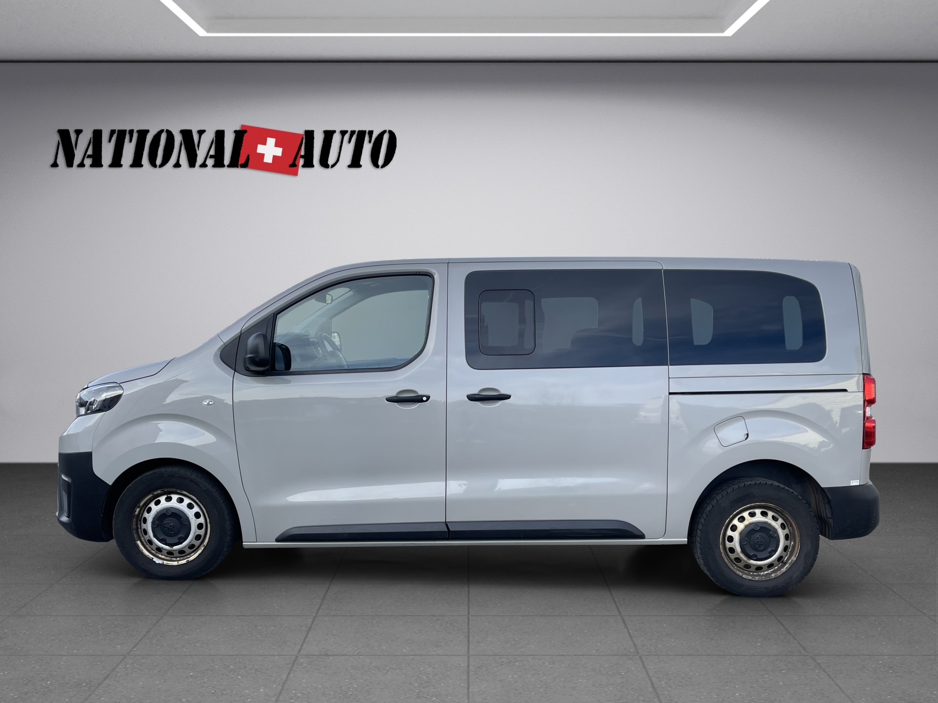 TOYOTA Proace 2.0D Combi L1 Medium 4x4-image-1