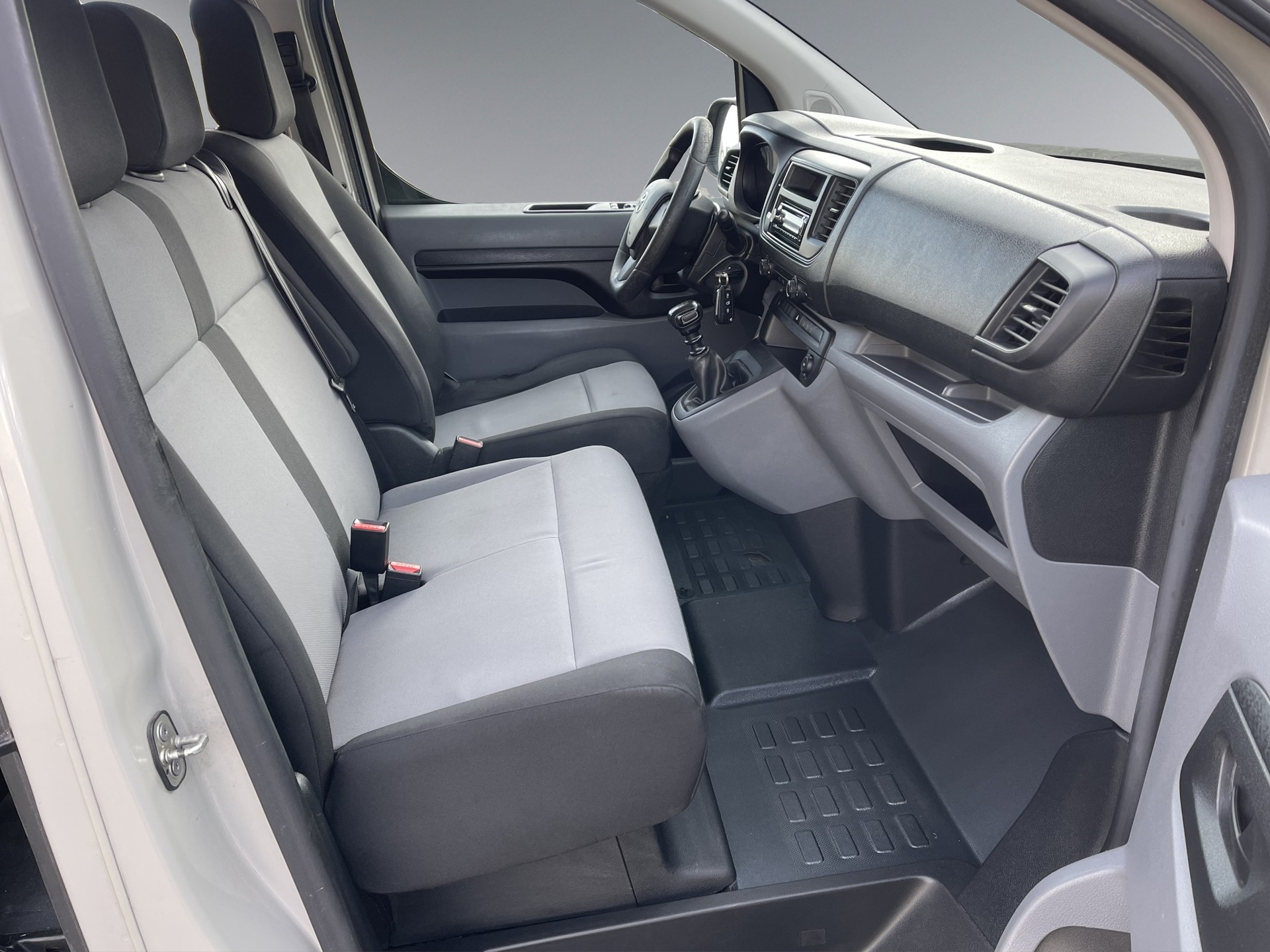 TOYOTA Proace 2.0D Combi L1 Medium 4x4-image-7
