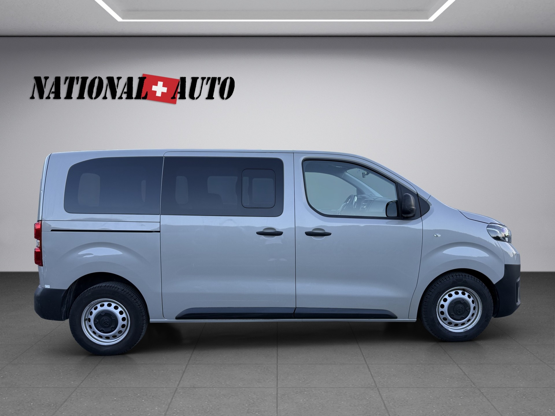 TOYOTA Proace 2.0D Combi L1 Medium 4x4-image-4