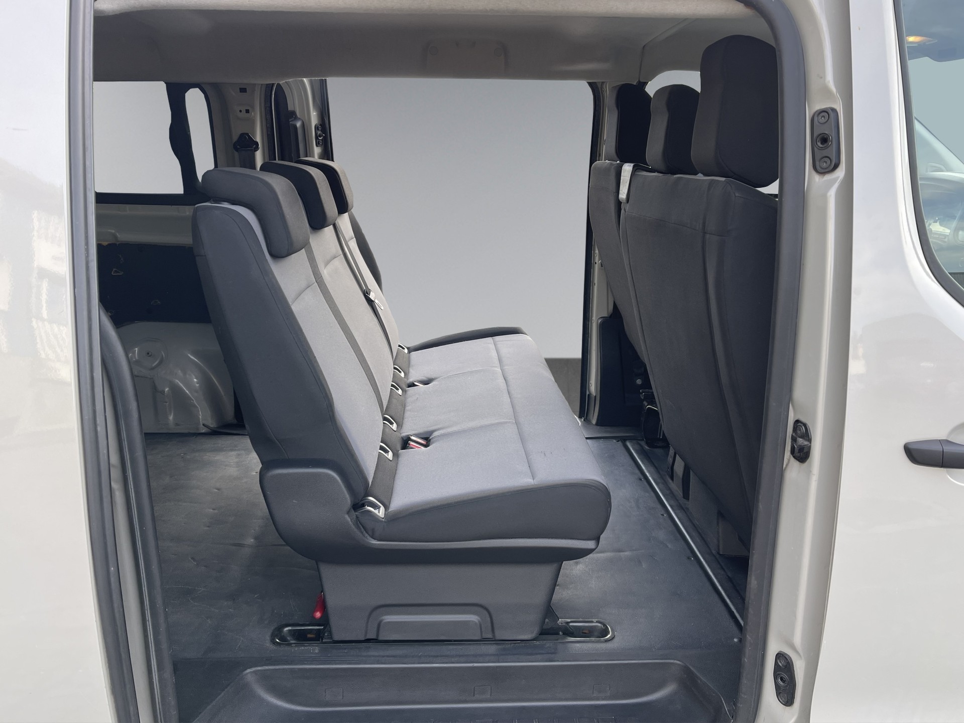 TOYOTA Proace 2.0D Combi L1 Medium 4x4-image-8