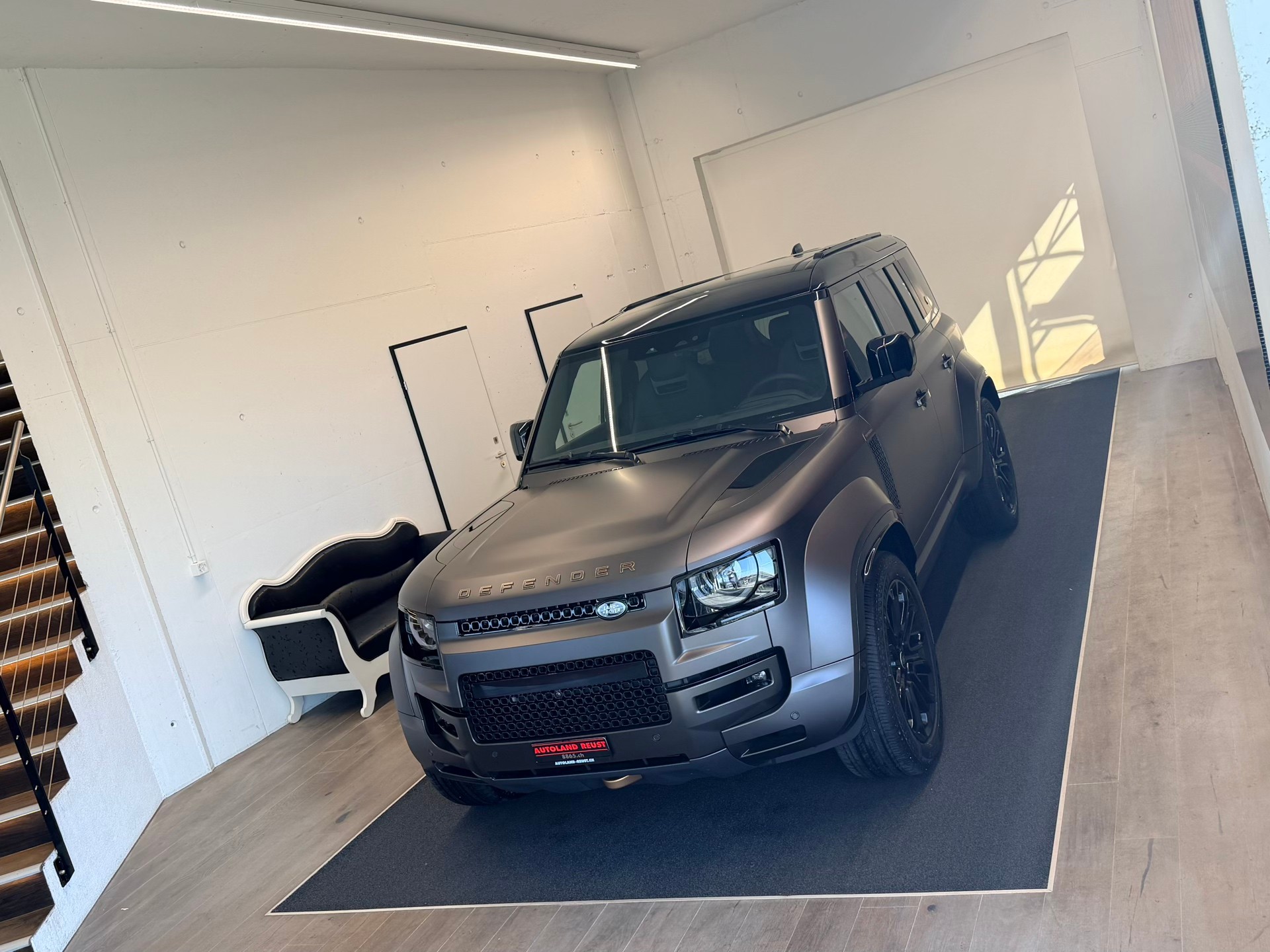 LAND ROVER Defender 110 635 V8 4.4 Octa Edition One AT8-showroom-element-3