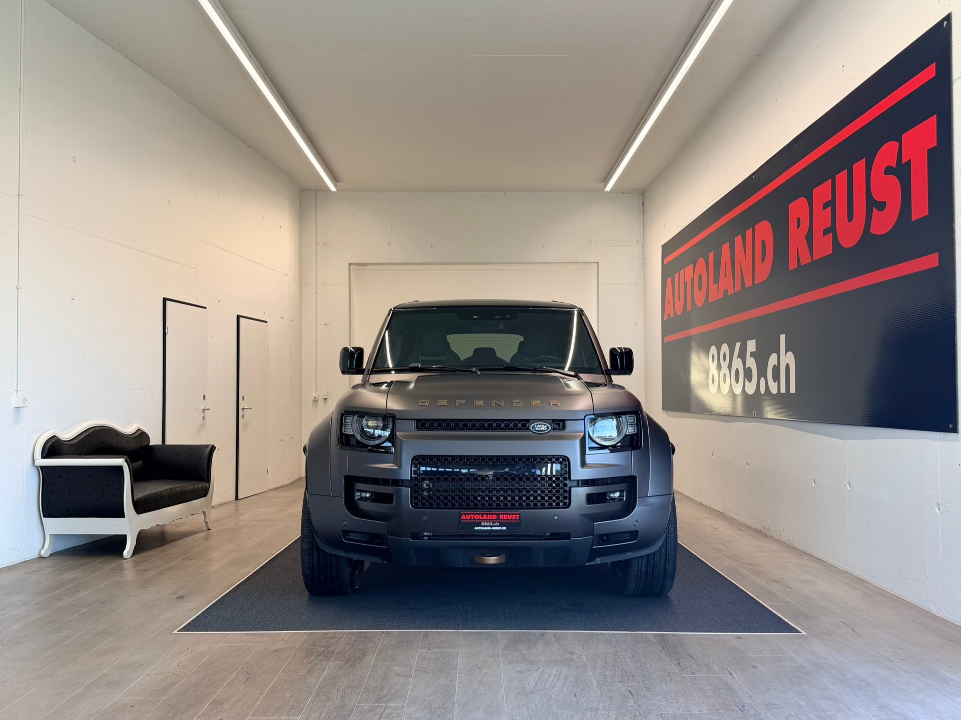 LAND ROVER Defender 110 635 V8 4.4 Octa Edition One AT8-showroom-element-1