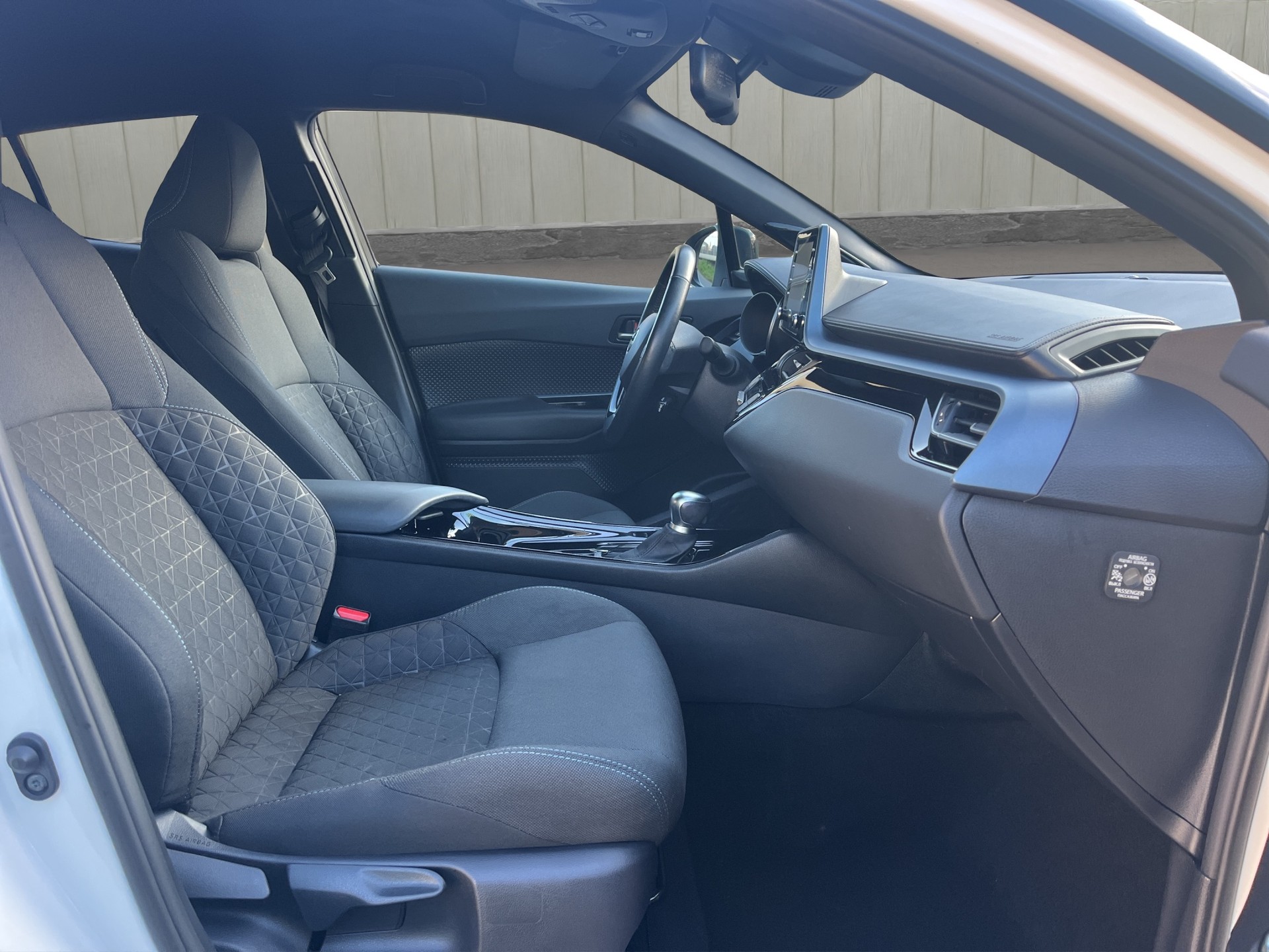 TOYOTA C-HR 1.8 HSD CVT Trend-image-10