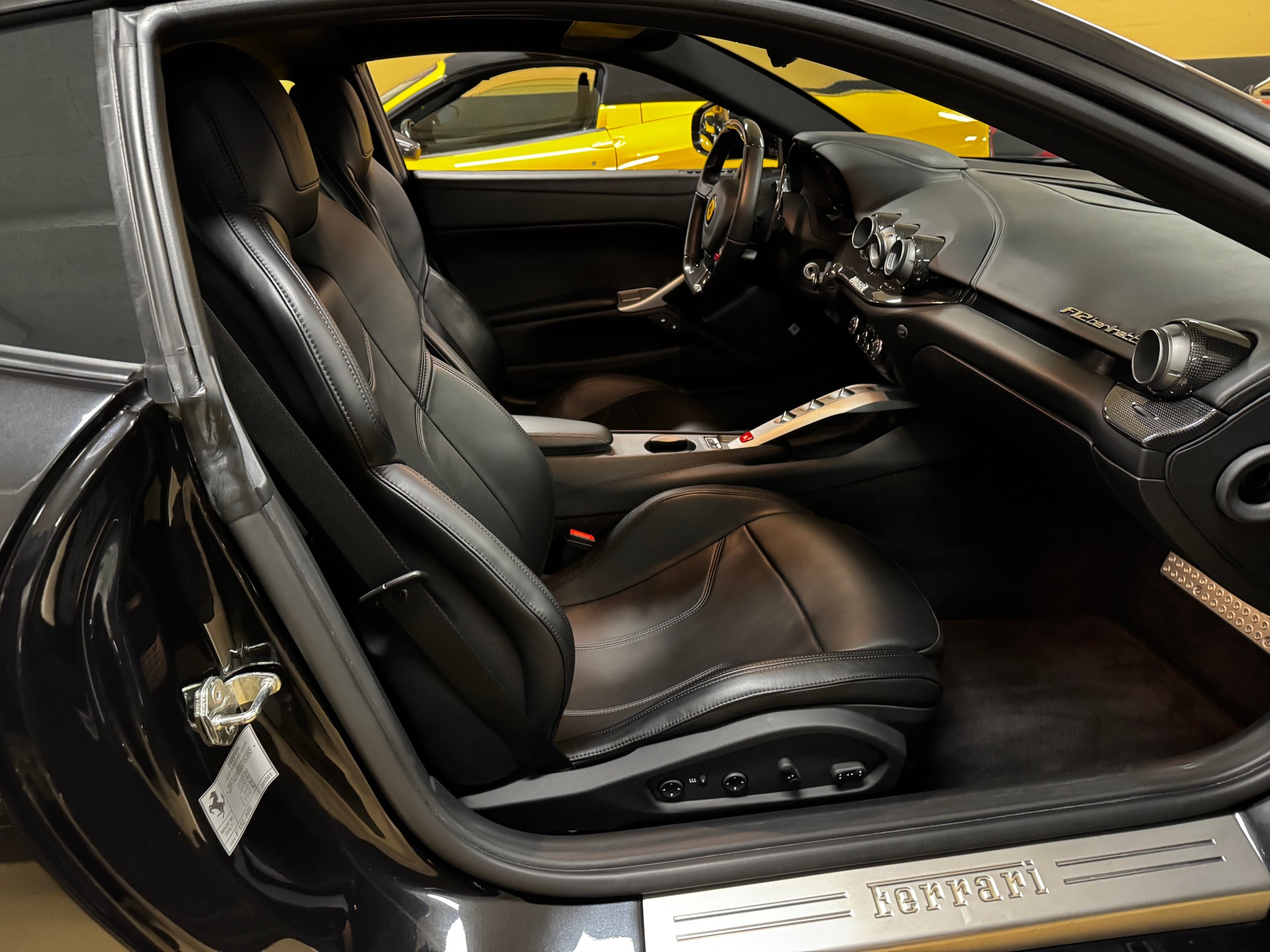 FERRARI F12 Berlinetta-image-12
