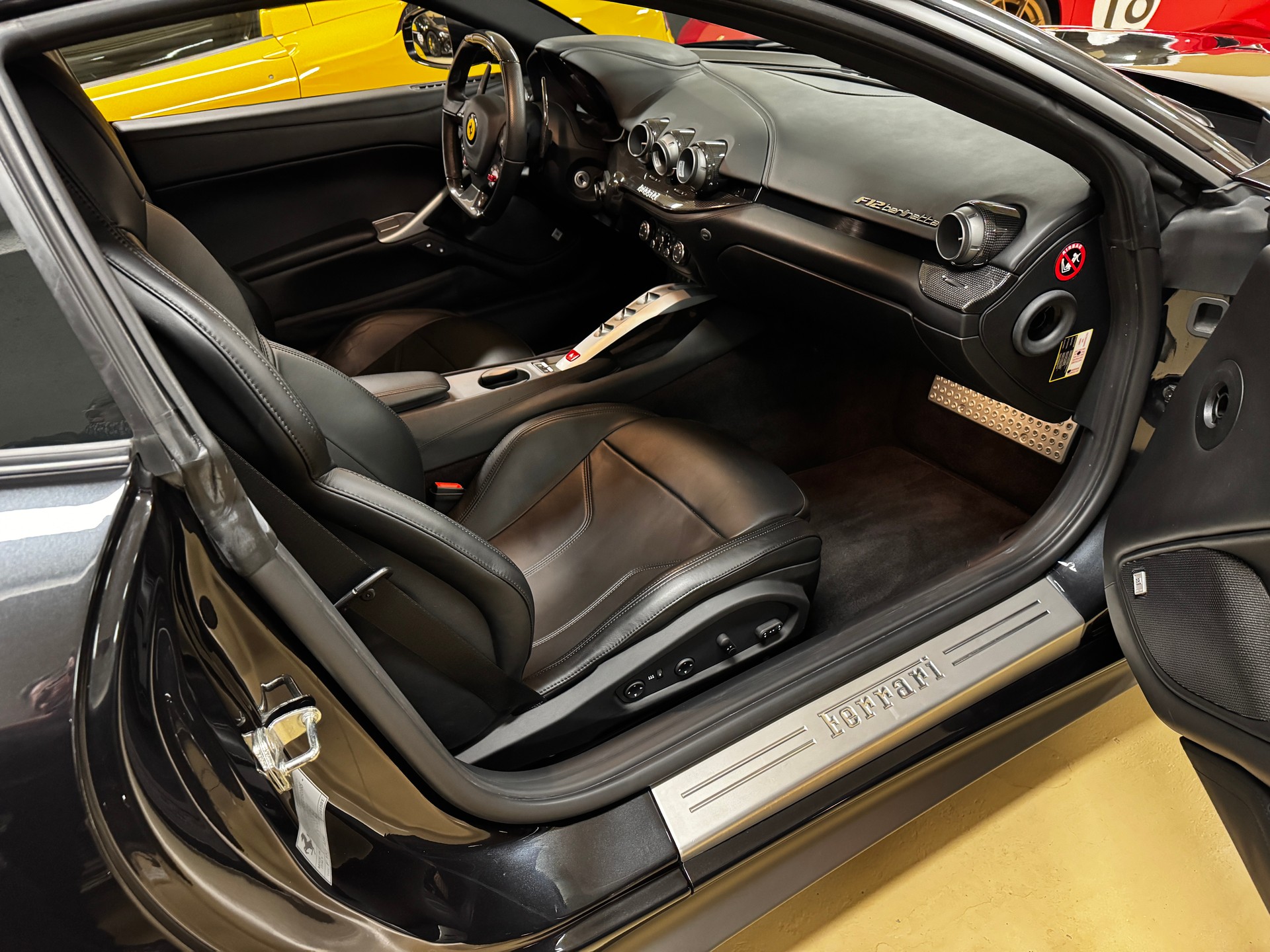FERRARI F12 Berlinetta-image-11