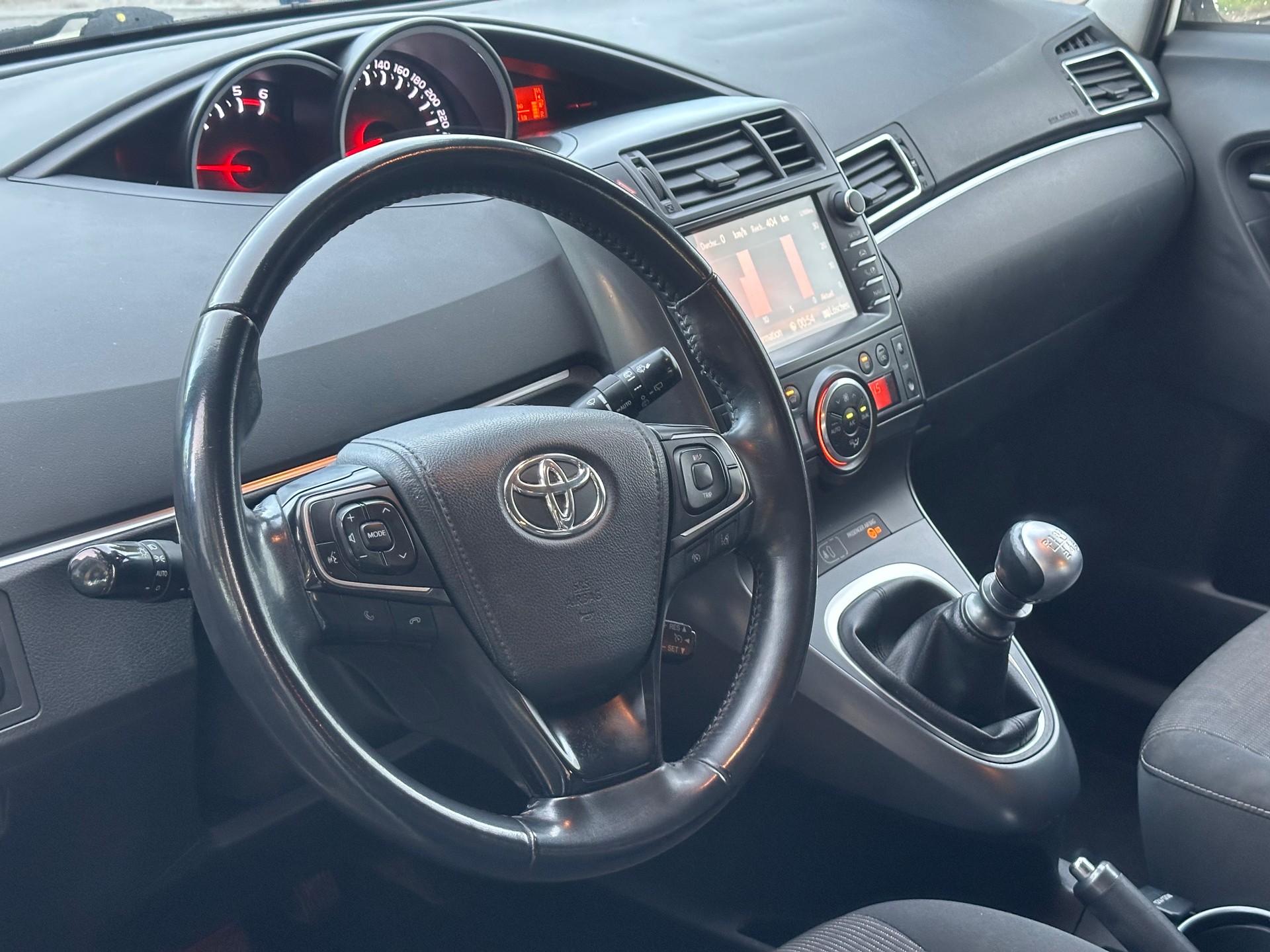 TOYOTA Verso 1.6 D-4D Sol-image-9