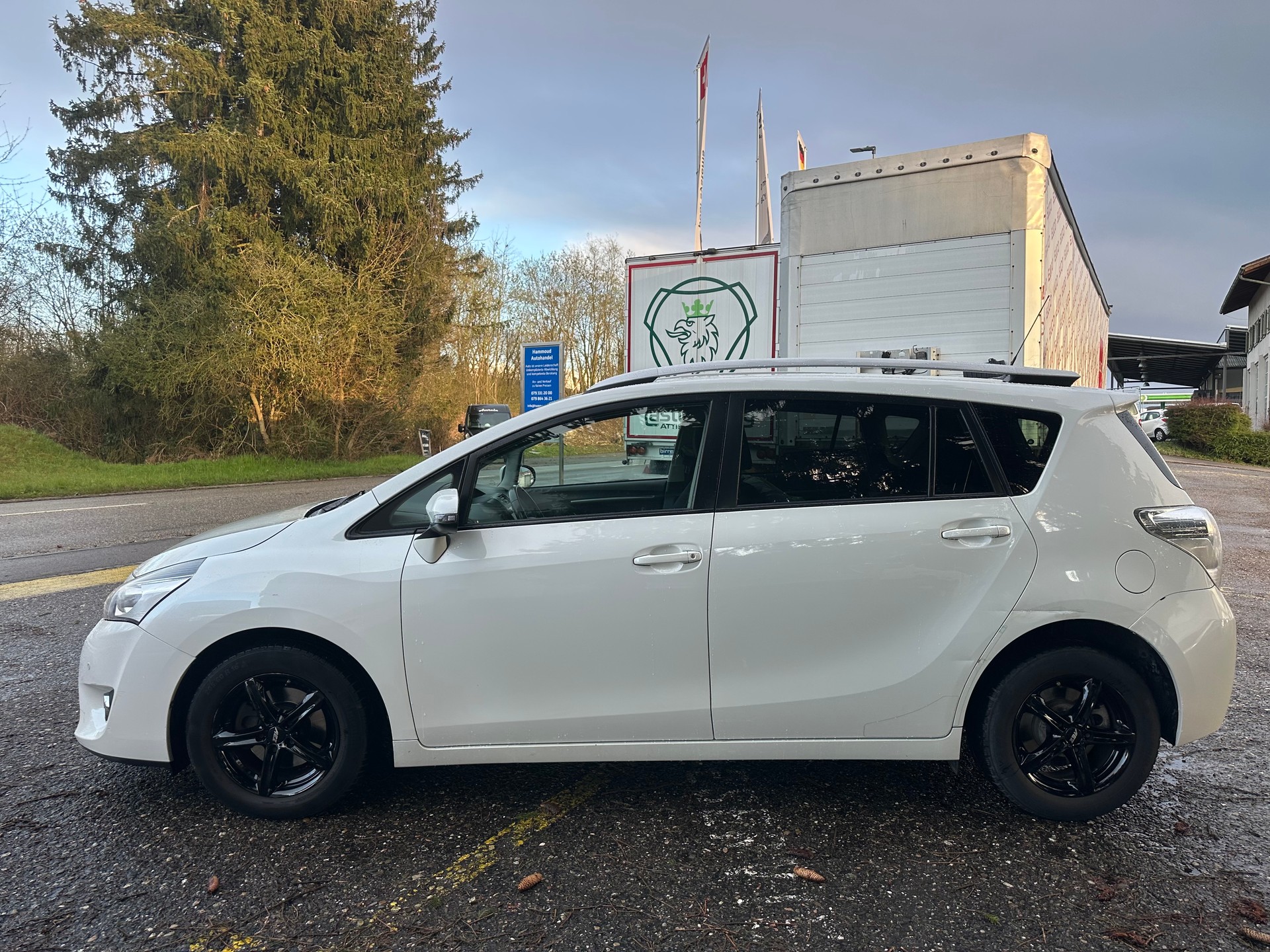 TOYOTA Verso 1.6 D-4D Sol-image-2