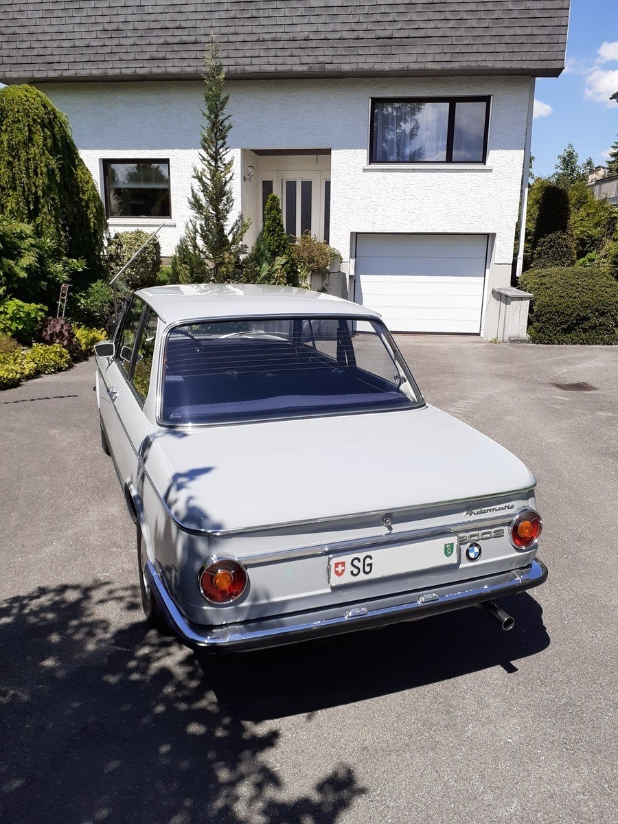 BMW 2002-image-1