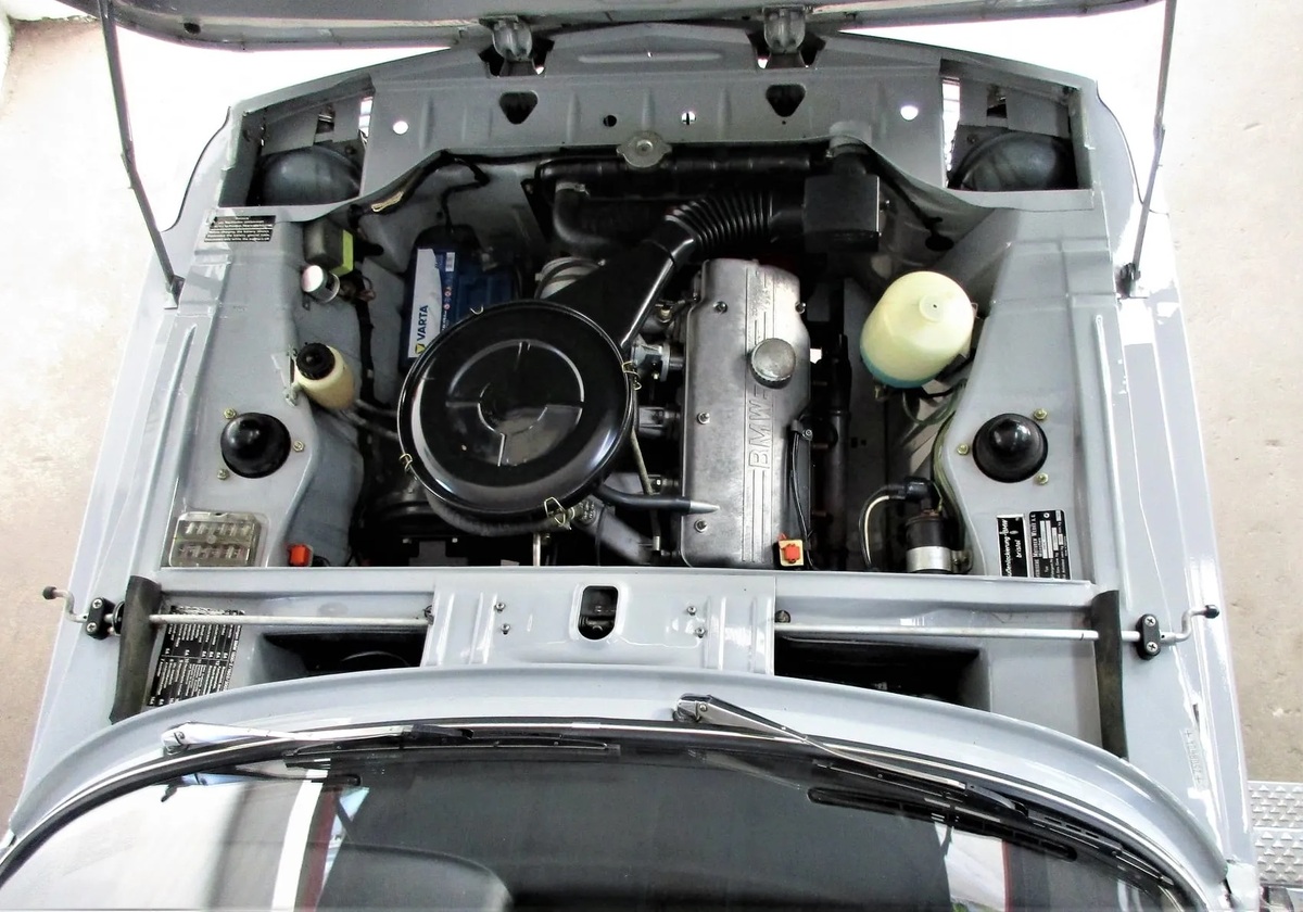 BMW 2002-image-4