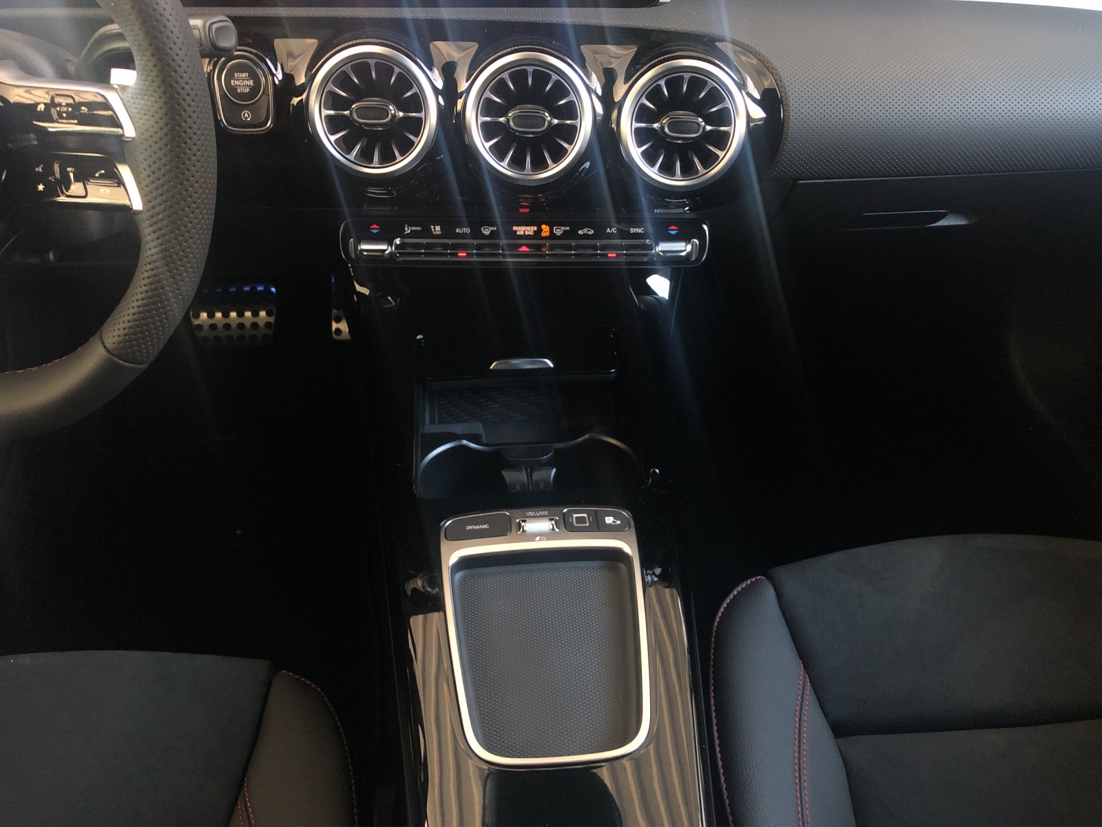 MERCEDES-BENZ A 200 Night Star 7G-DCT-image-12