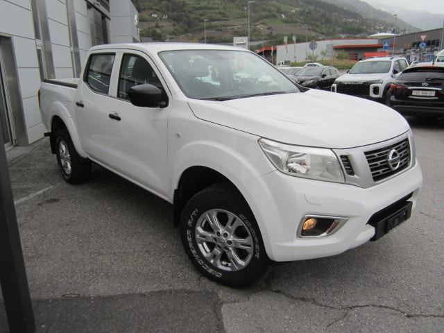NISSAN Navara Double Cab Visia 2.3 dCi 4WD-image-4