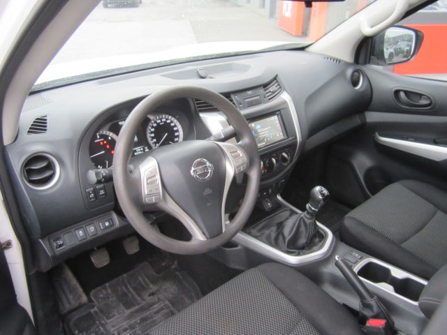 NISSAN Navara Double Cab Visia 2.3 dCi 4WD-image-6