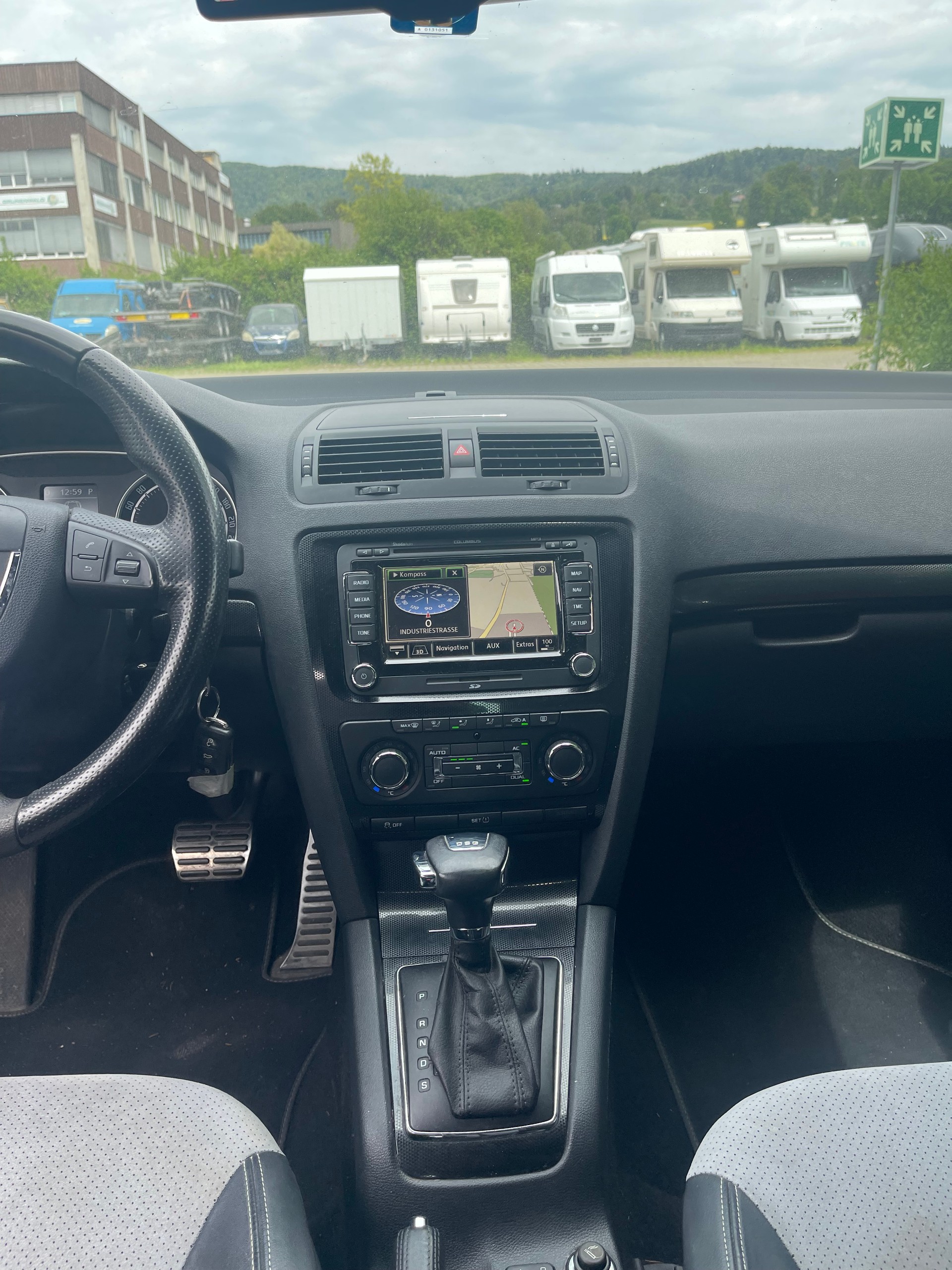 SKODA OCTAVIA-image-8