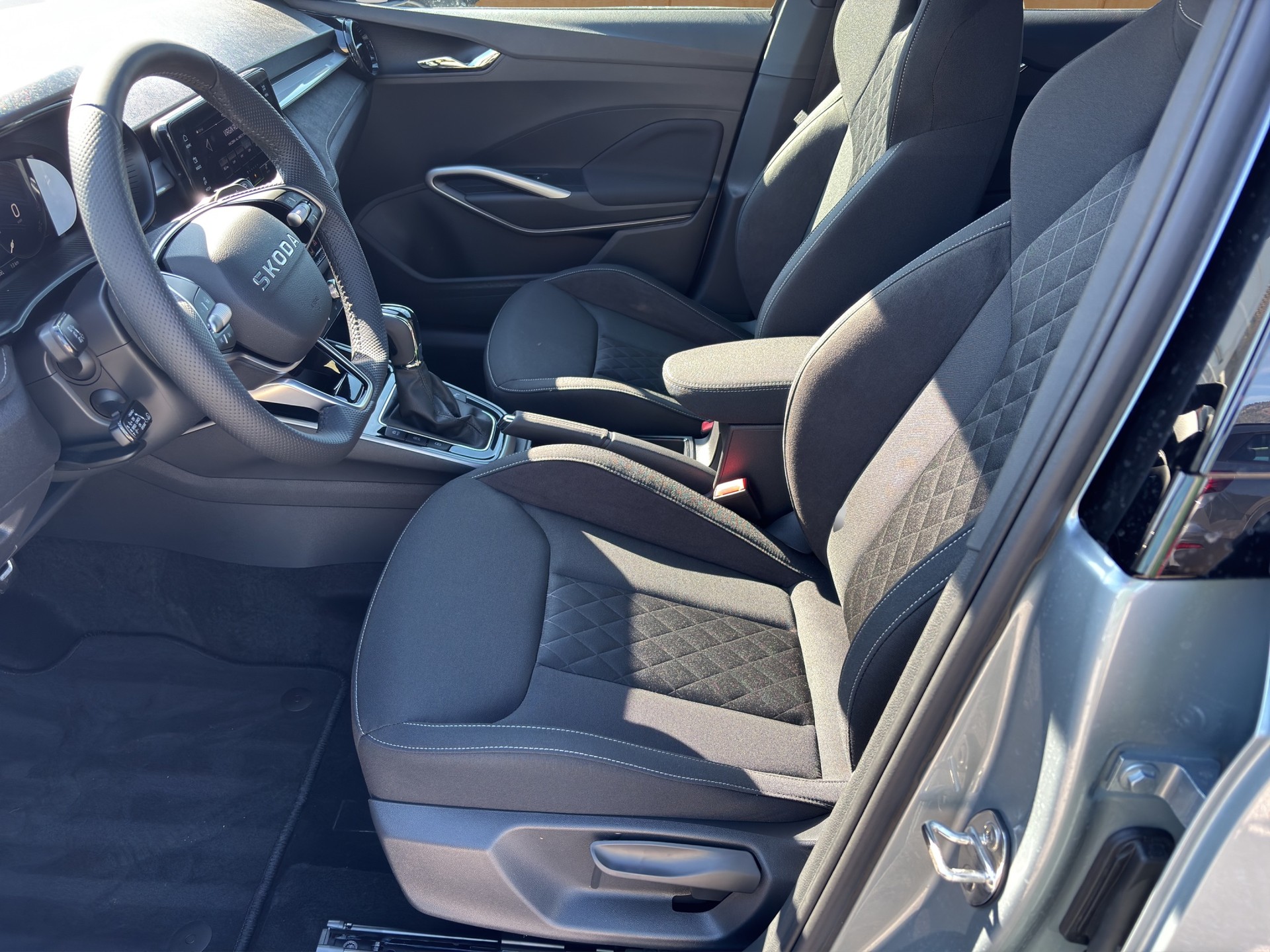 SKODA Fabia 1.5 TSI Dynamic DSG-image-6