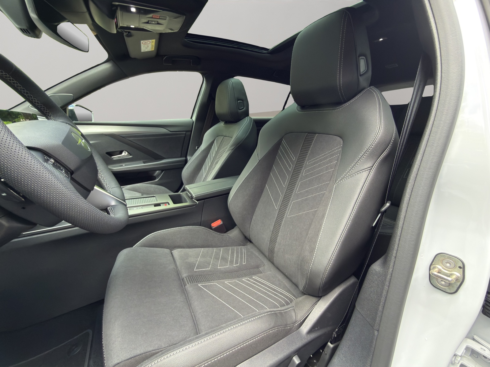 OPEL Astra Electric Sports Tourer Ultimate-image-13
