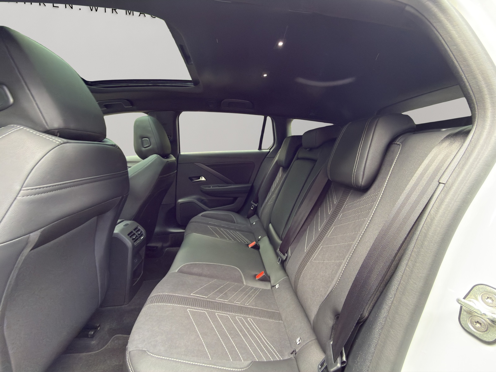 OPEL Astra Electric Sports Tourer Ultimate-image-16