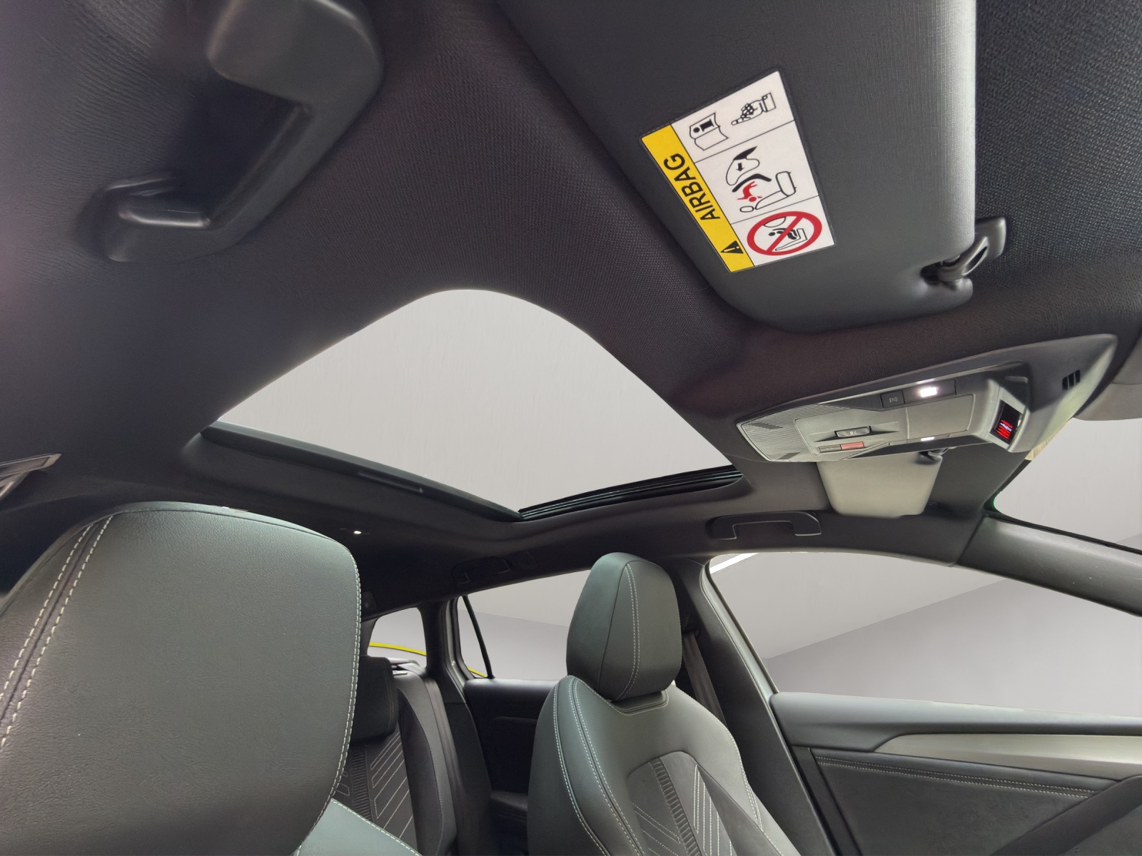 OPEL Astra Electric Sports Tourer Ultimate-image-24