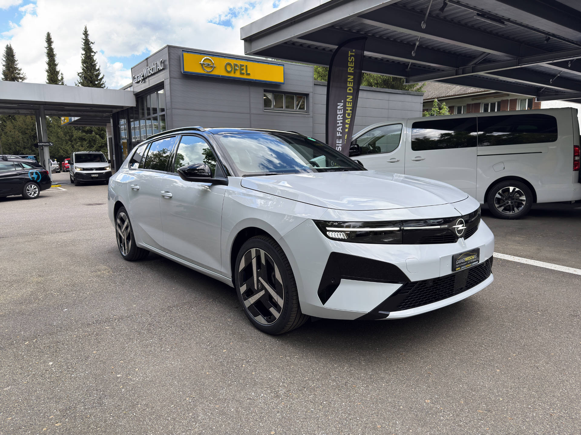 OPEL Astra Electric Sports Tourer Ultimate-image-4