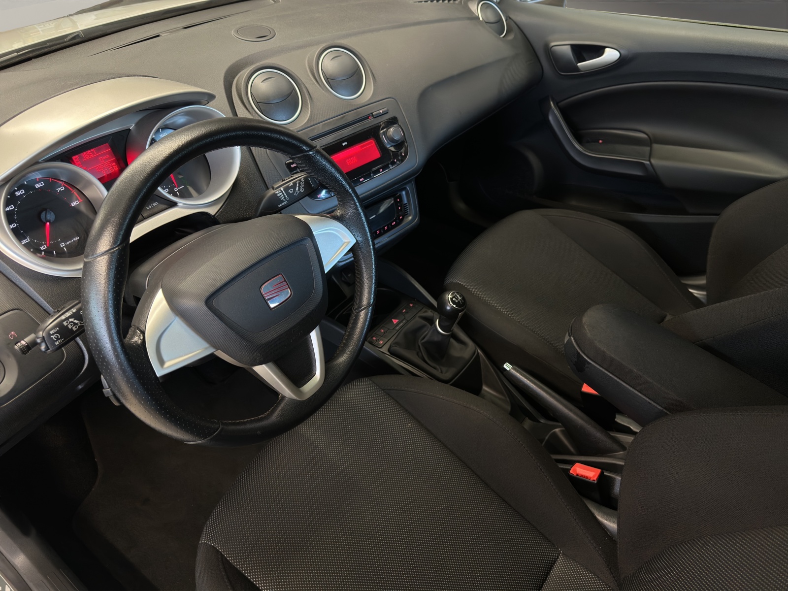SEAT Ibiza 1.6 Style-image-9