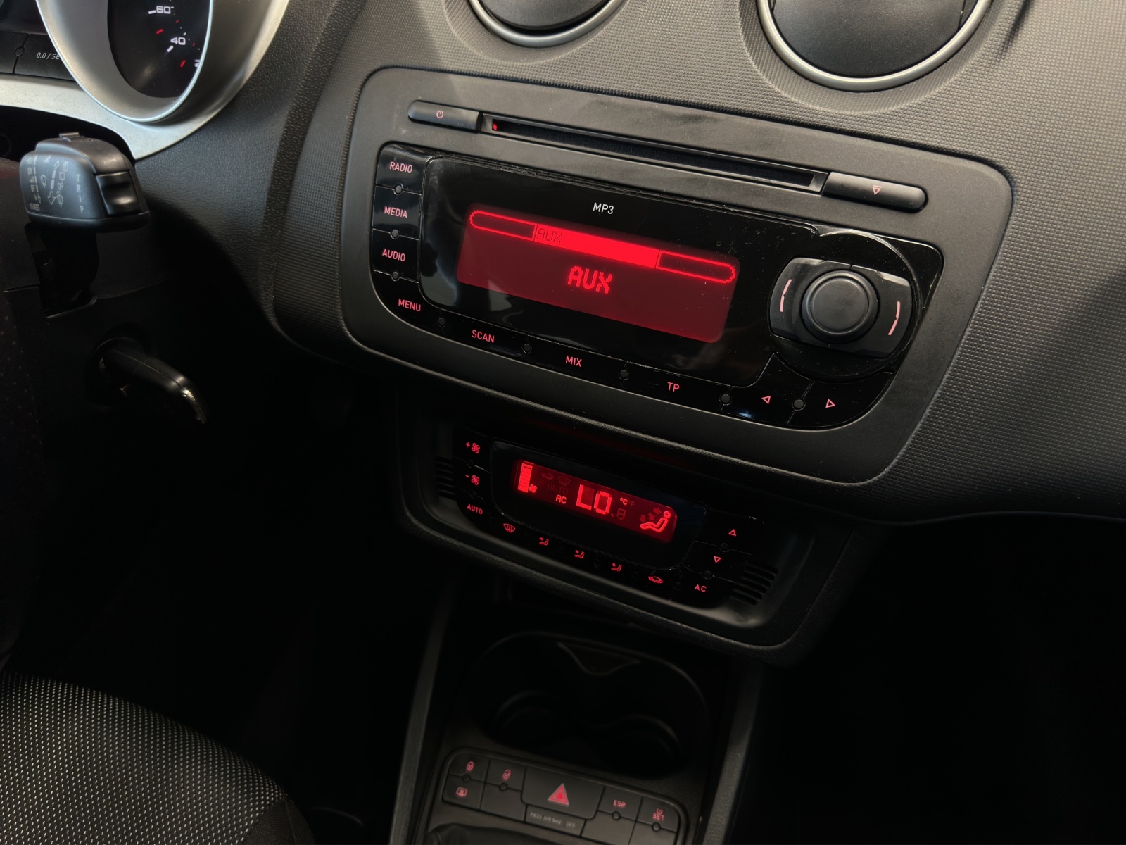 SEAT Ibiza 1.6 Style-image-12