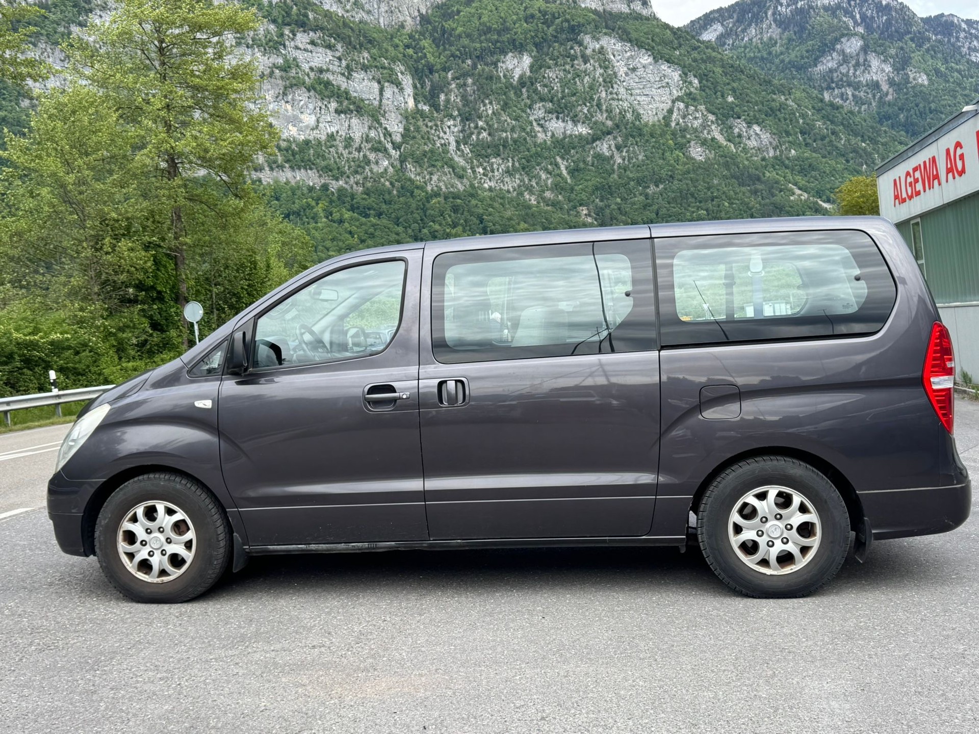 HYUNDAI H-1 People 2.5 CRDi-image-12