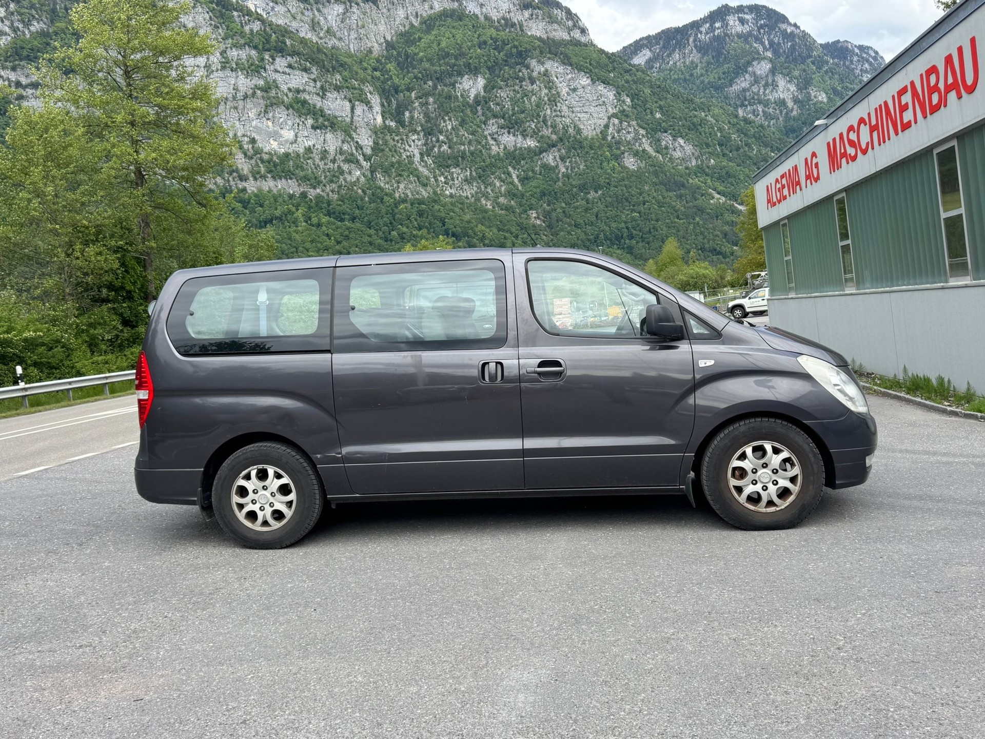 HYUNDAI H-1 People 2.5 CRDi-image-1