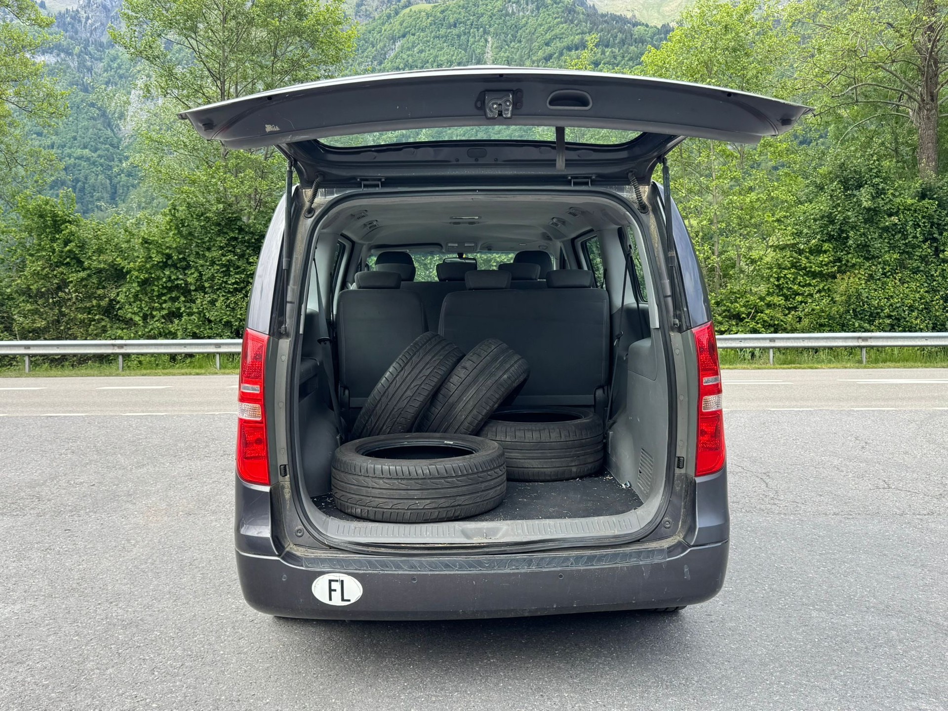 HYUNDAI H-1 People 2.5 CRDi-image-8