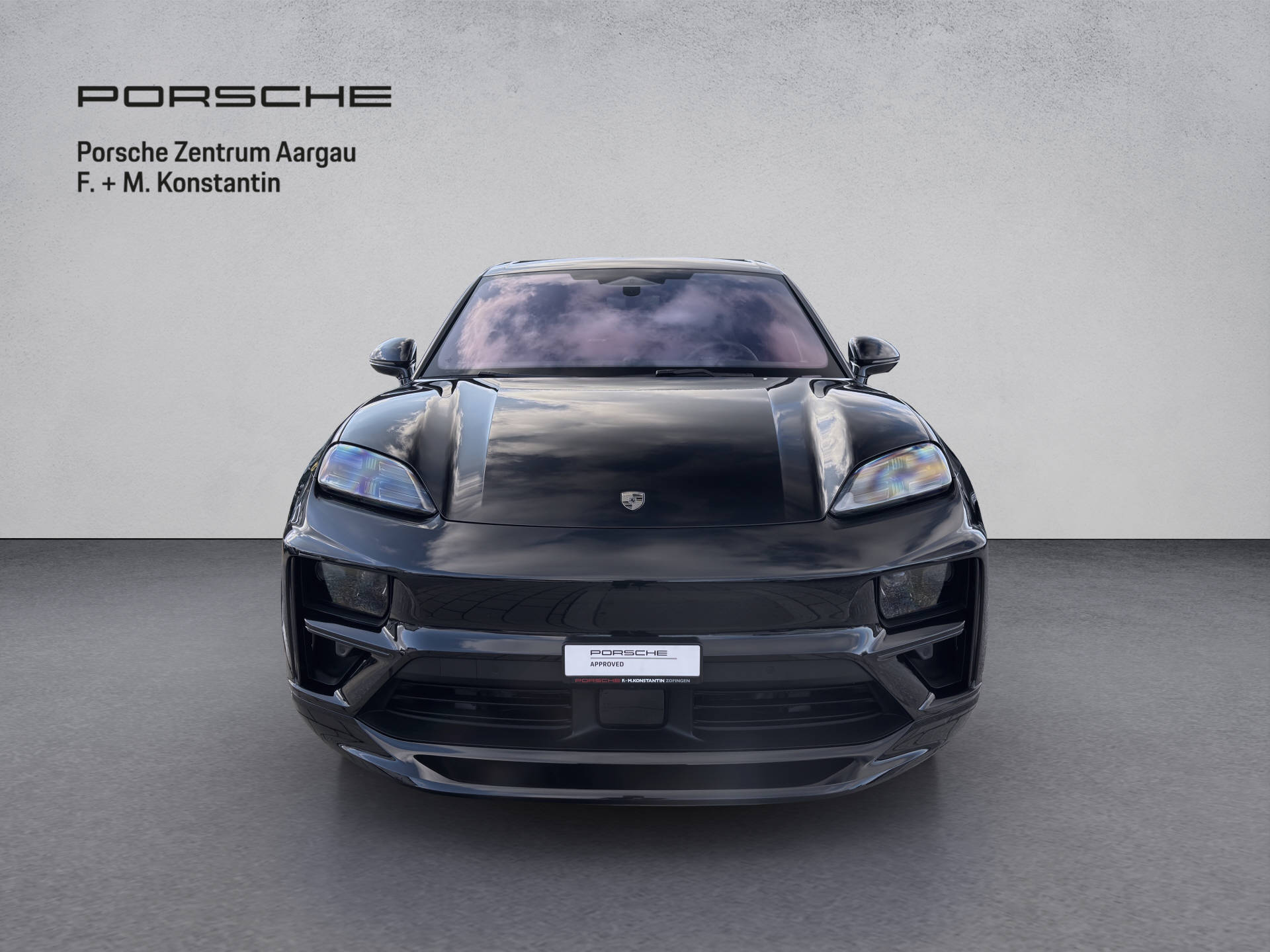 PORSCHE Macan Turbo-image-1