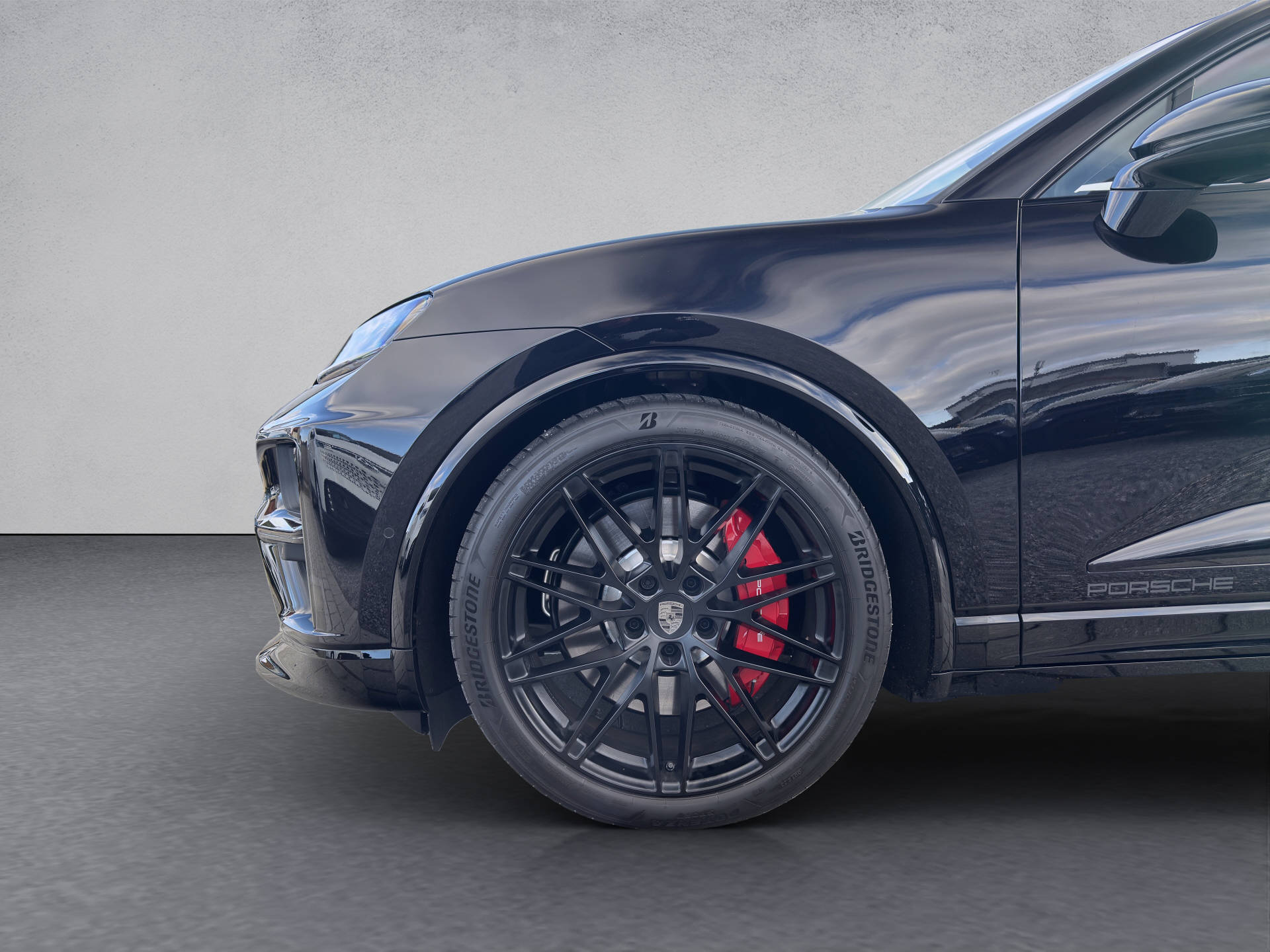 PORSCHE Macan Turbo-image-14