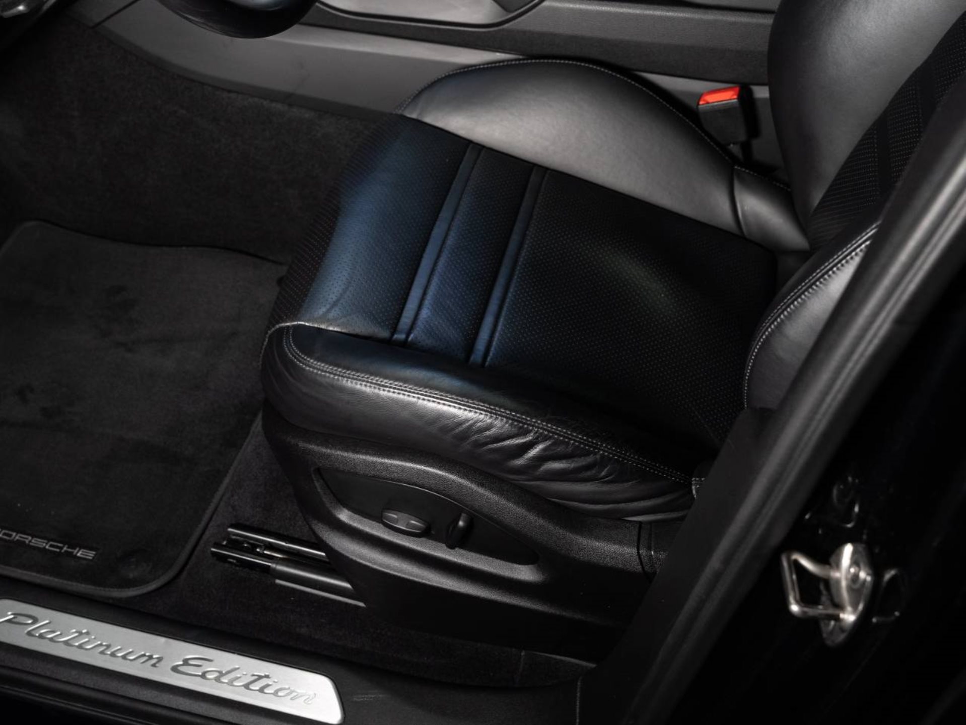 PORSCHE Cayenne E-Hybrid Coupé Platinum Edition (MY23)-image-15