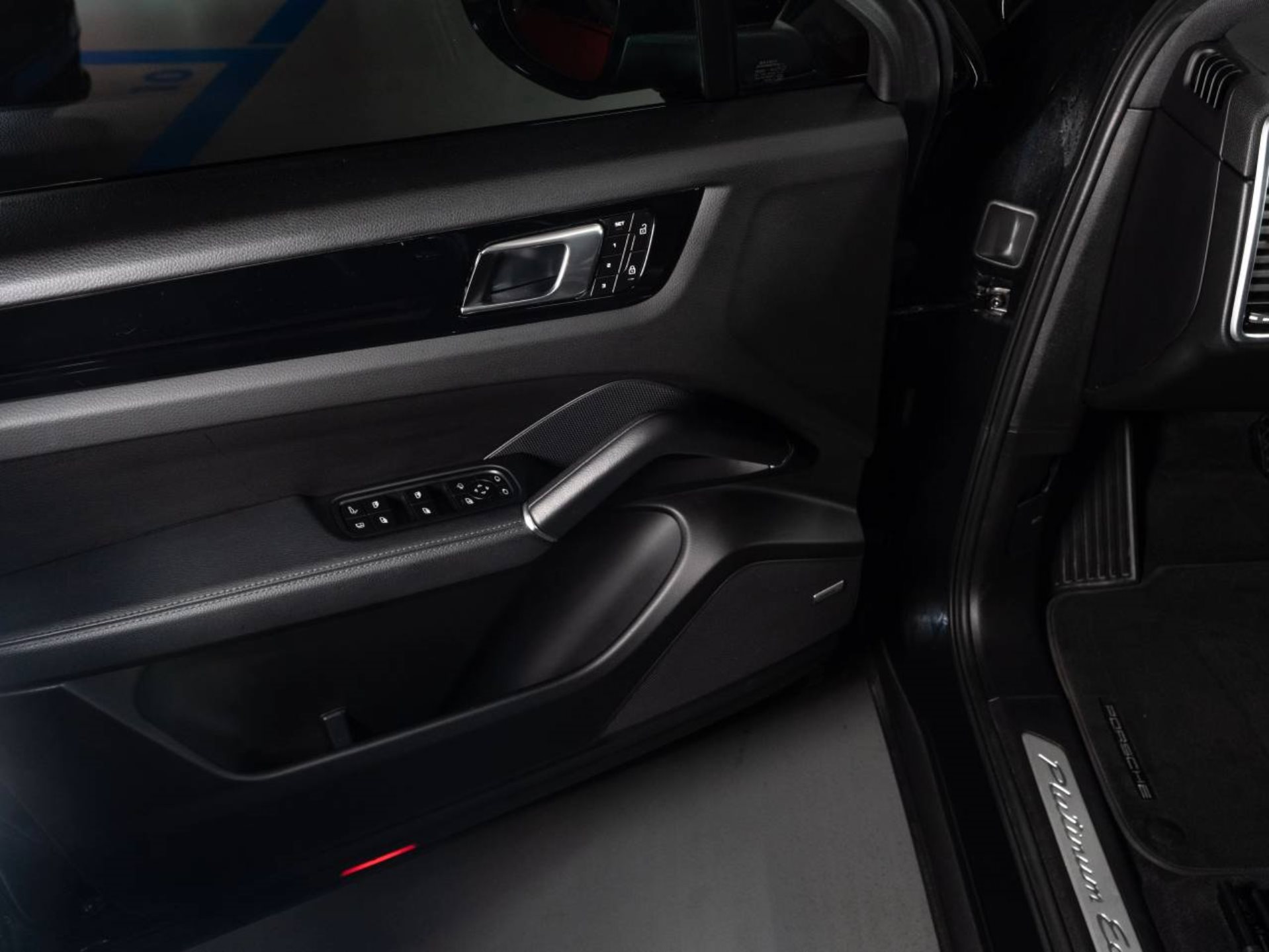 PORSCHE Cayenne E-Hybrid Coupé Platinum Edition (MY23)-image-18