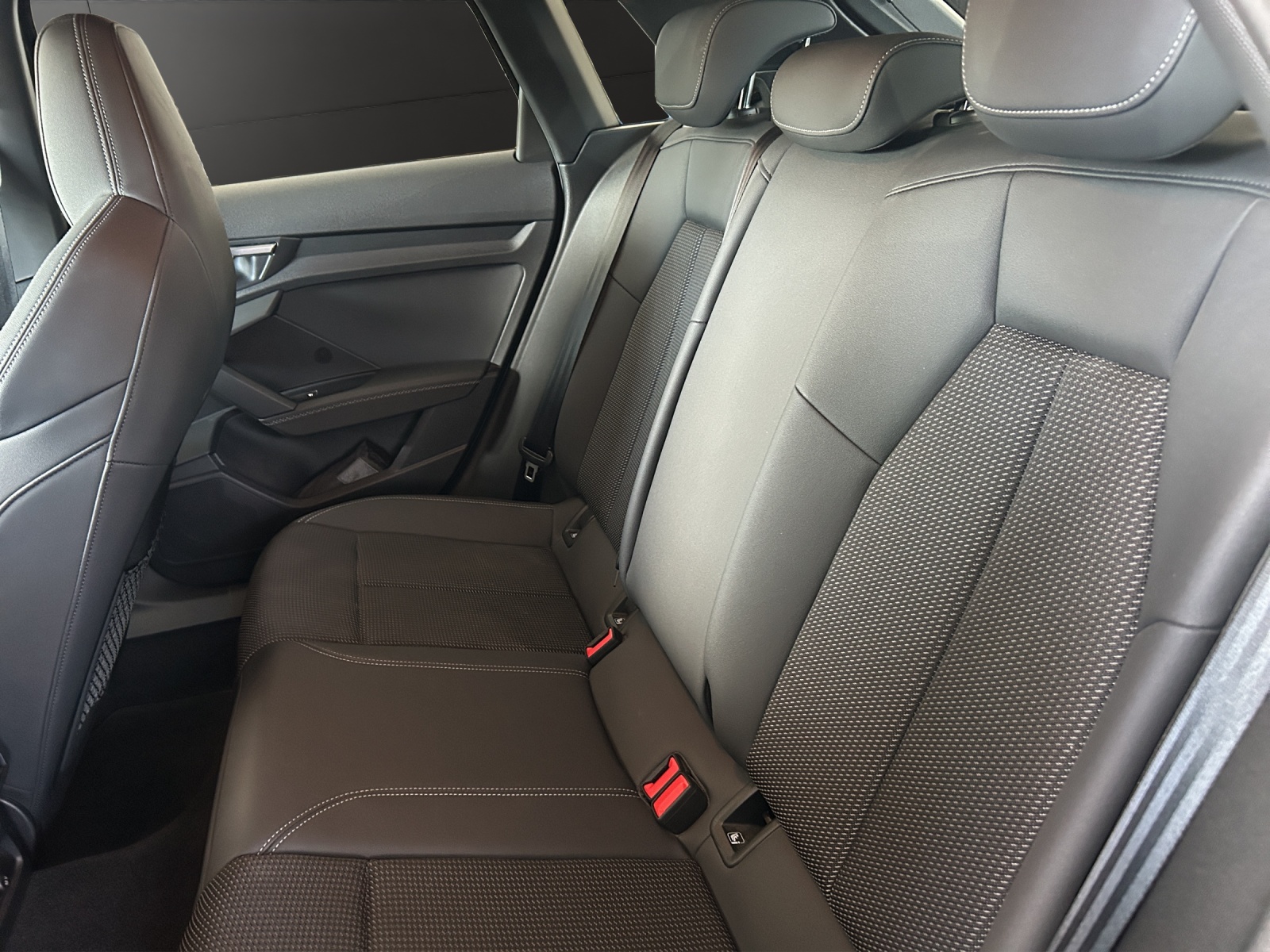 AUDI A3 Sportback 35 TFSI advanced Attraction S-tronic-image-11