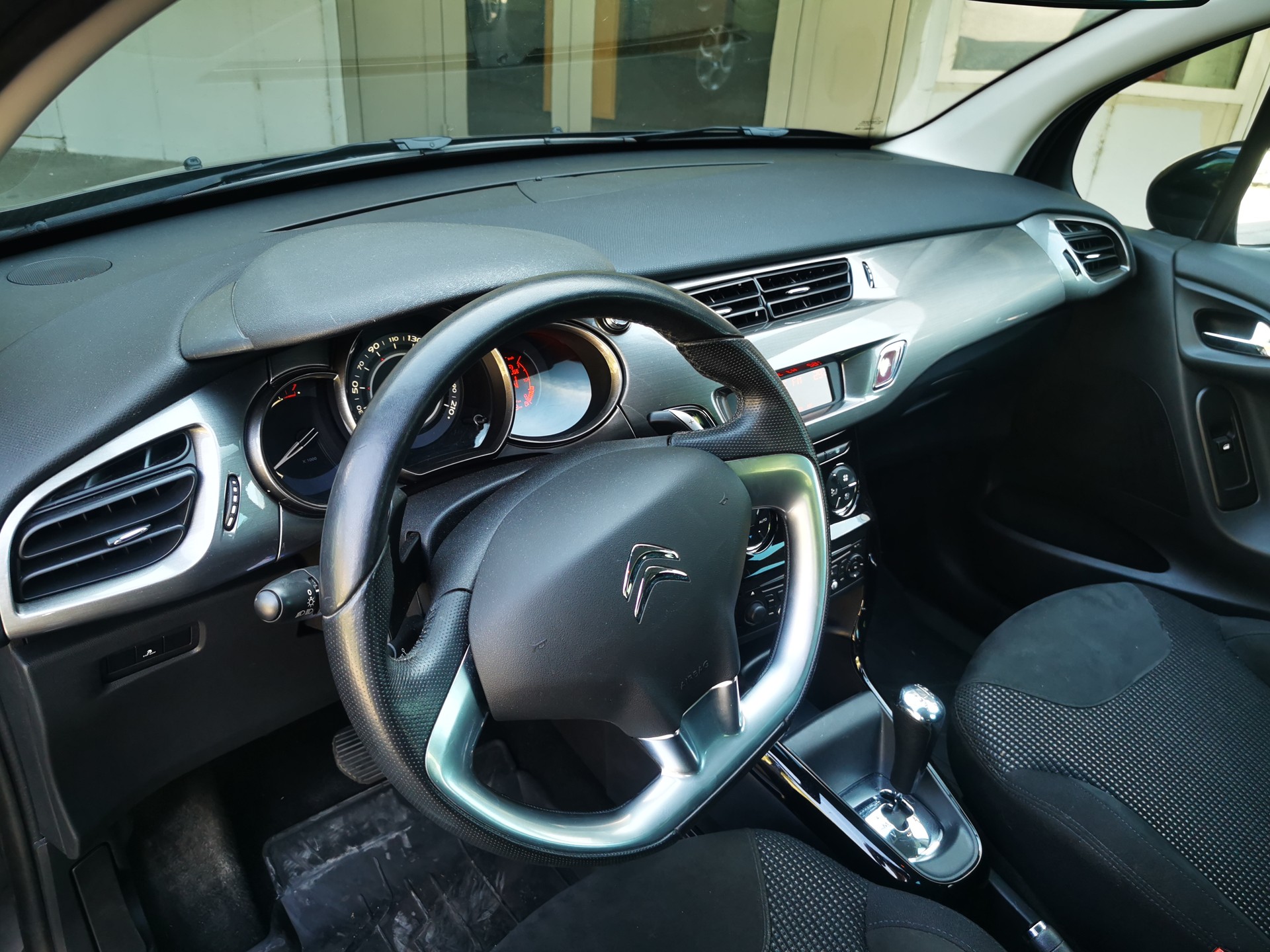 CITROEN C3 1.4i 16V Exclusive EGS5-image-8