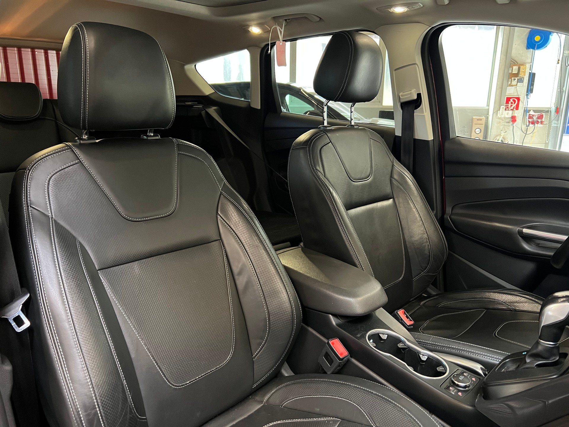 FORD Kuga 2.0 TDCi Titanium S 4WD PowerShift-image-6