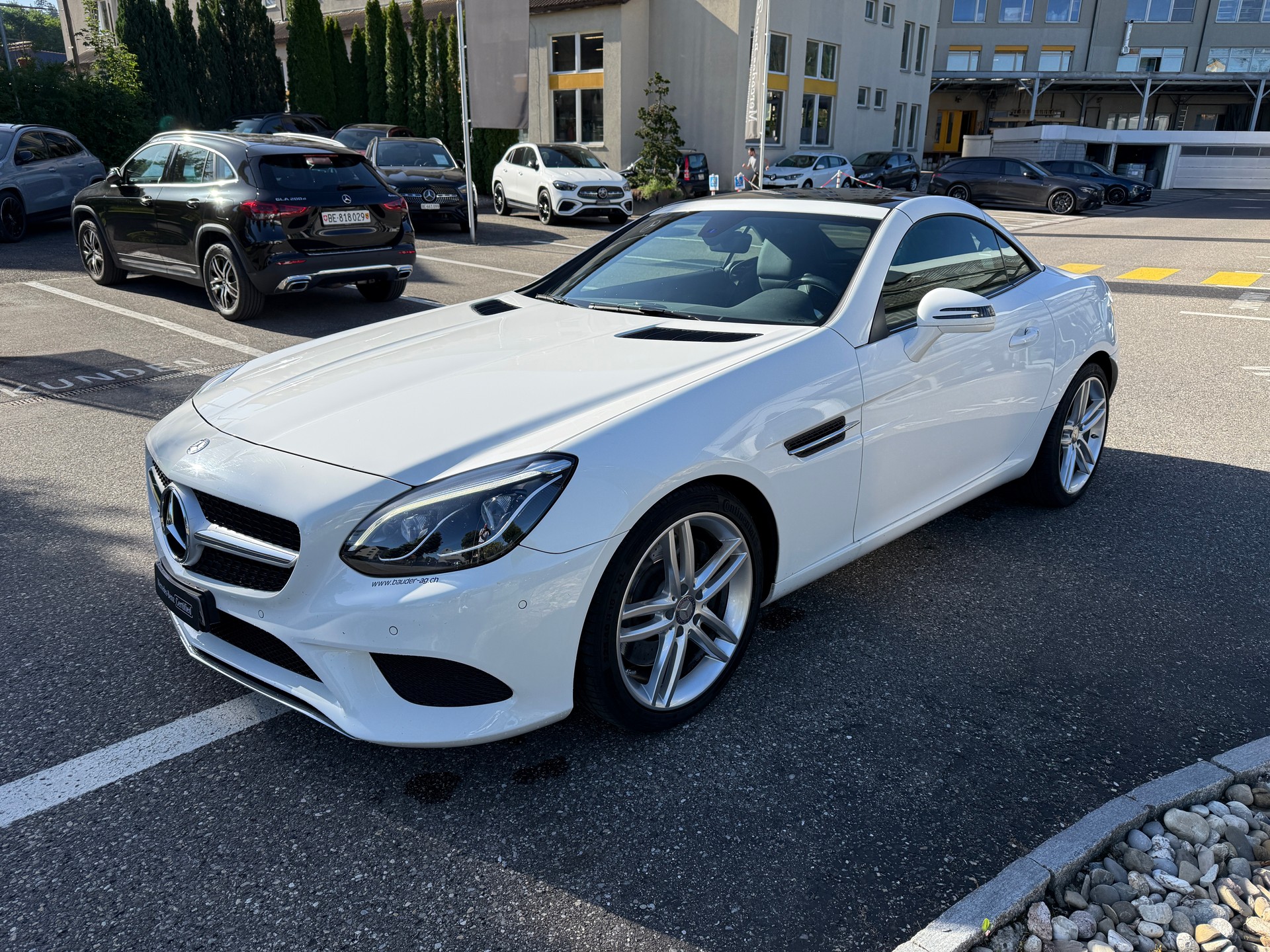 MERCEDES-BENZ SLC 200 AMG Line-image-4