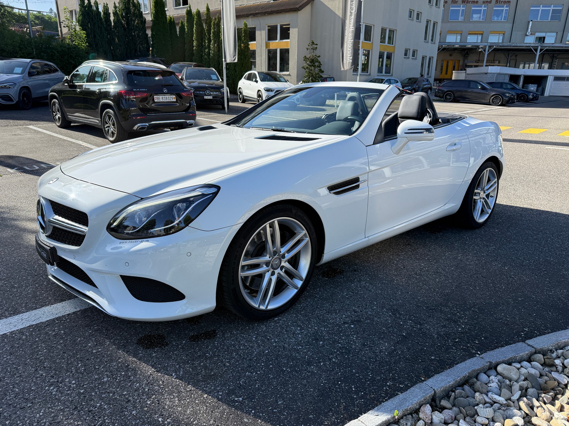 MERCEDES-BENZ SLC 200 AMG Line-image-5