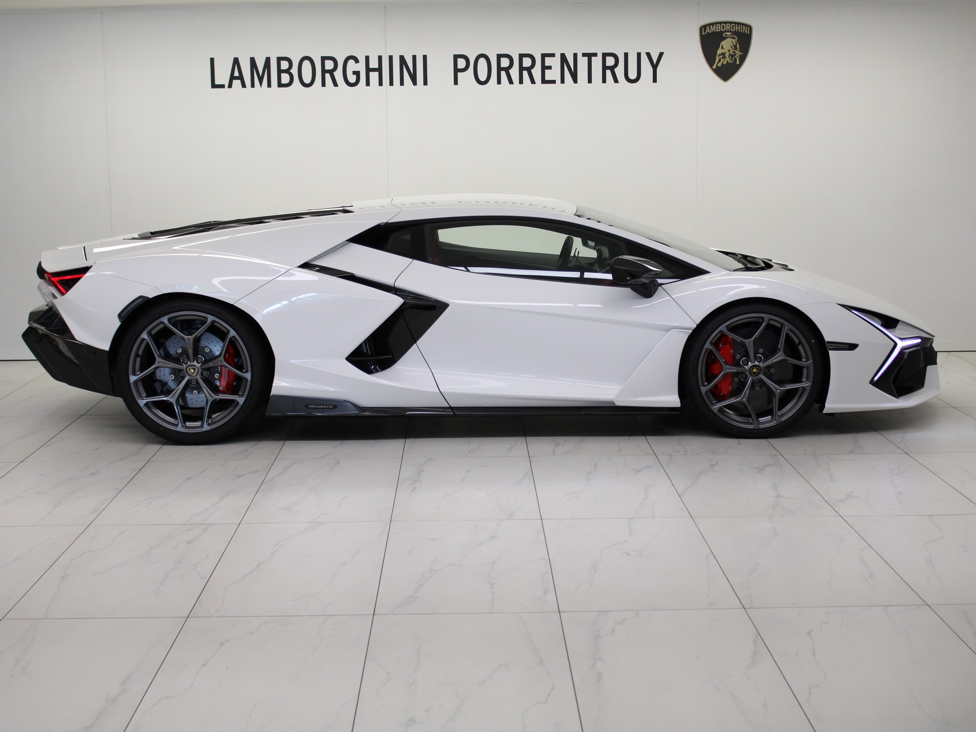 LAMBORGHINI Revuelto HPEV-image-1